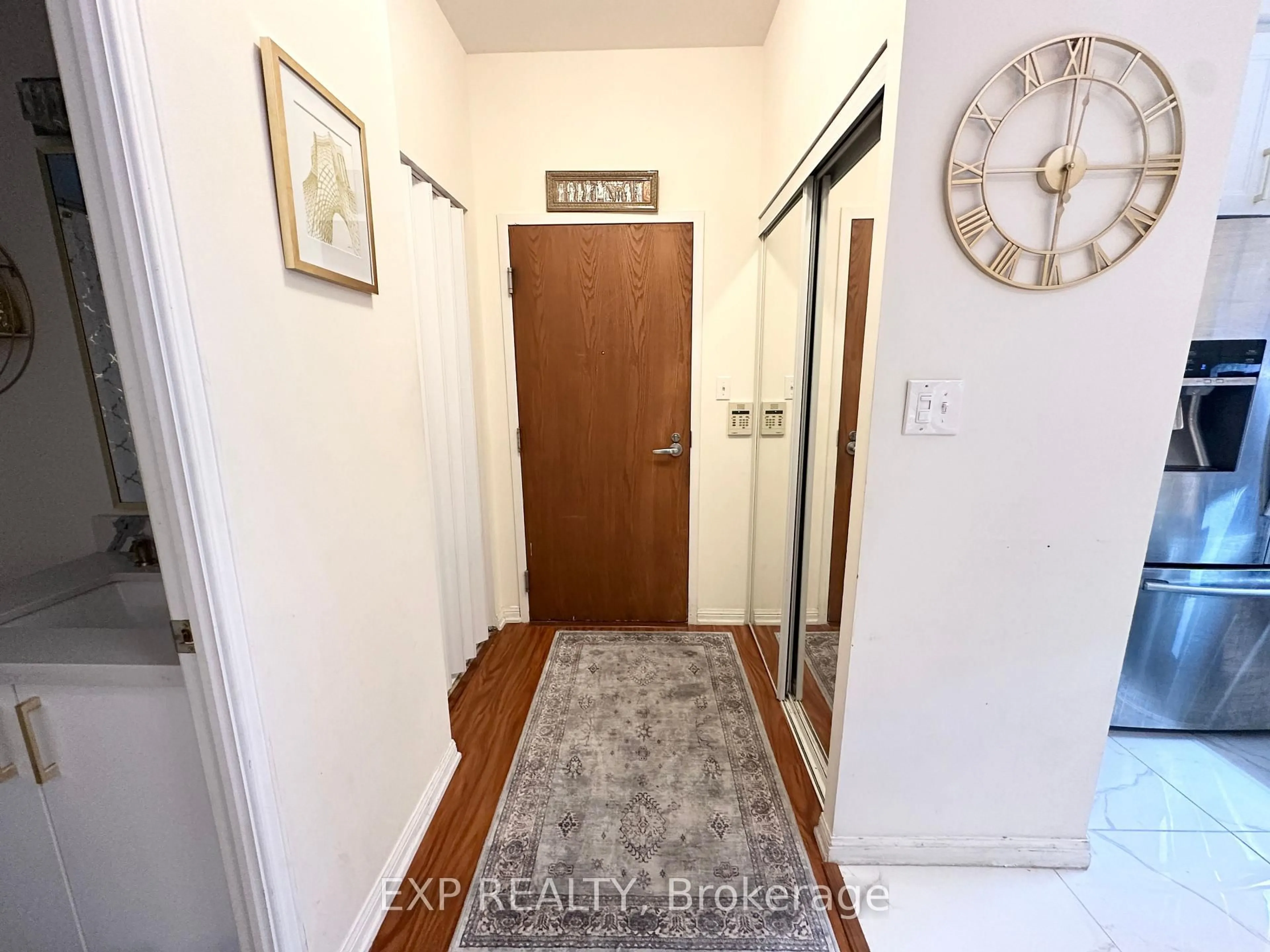 Indoor entryway for 23 Lorraine Dr #116, Toronto Ontario M2N 6Z6