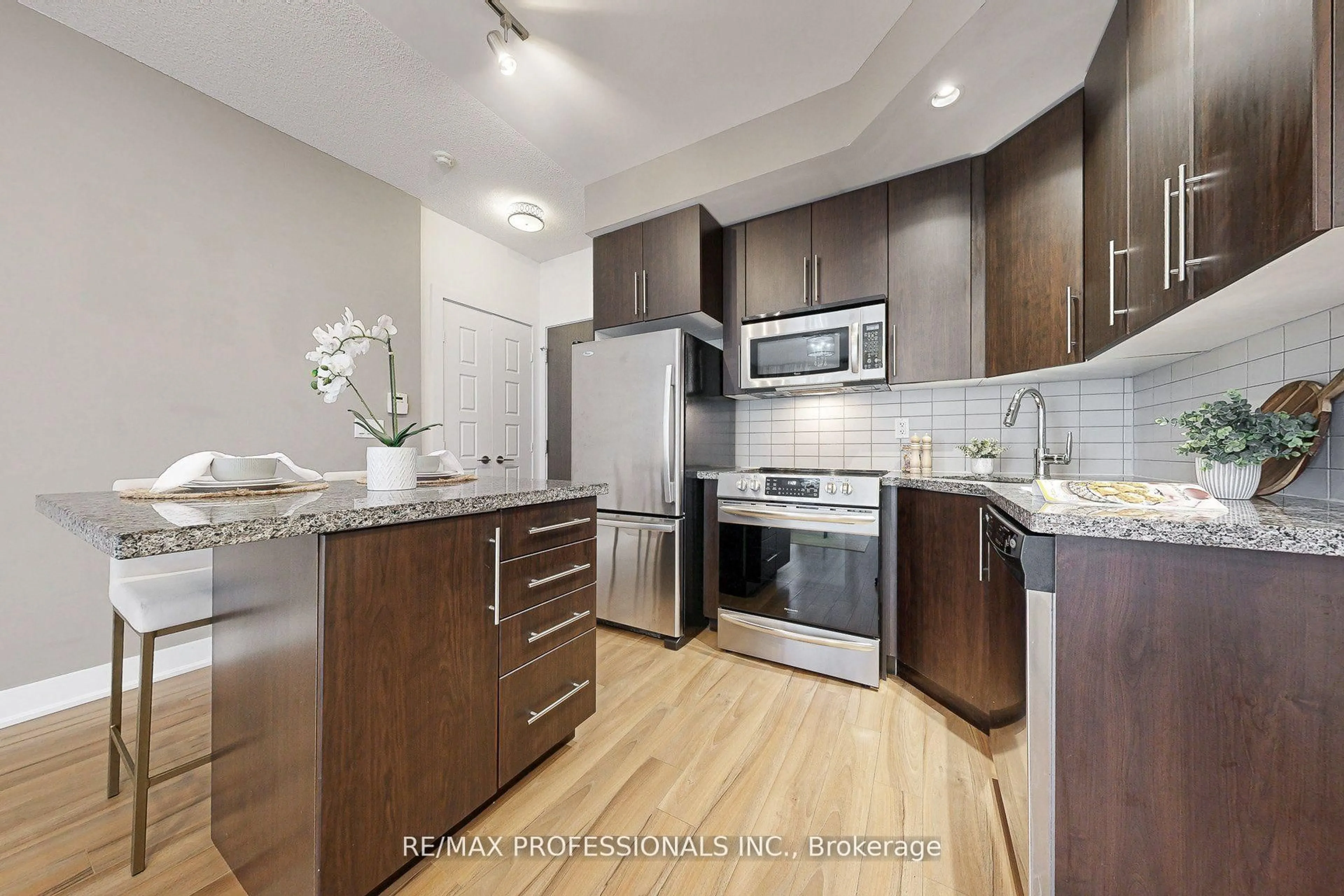 Unknown for 28 Linden St #1601, Toronto Ontario M4Y 0A4