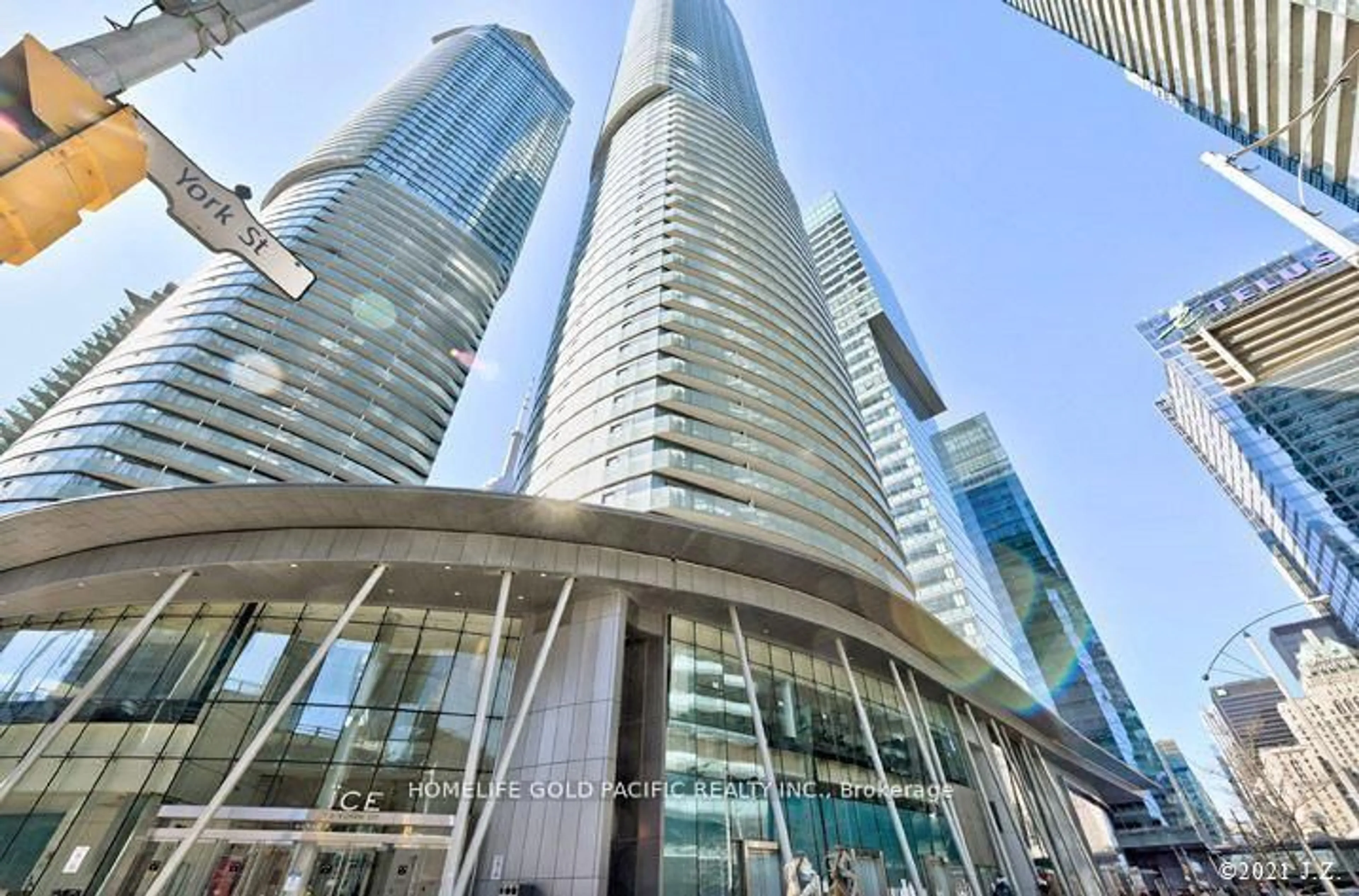 Indoor foyer for 14 York St #802, Toronto Ontario M5J 0B1