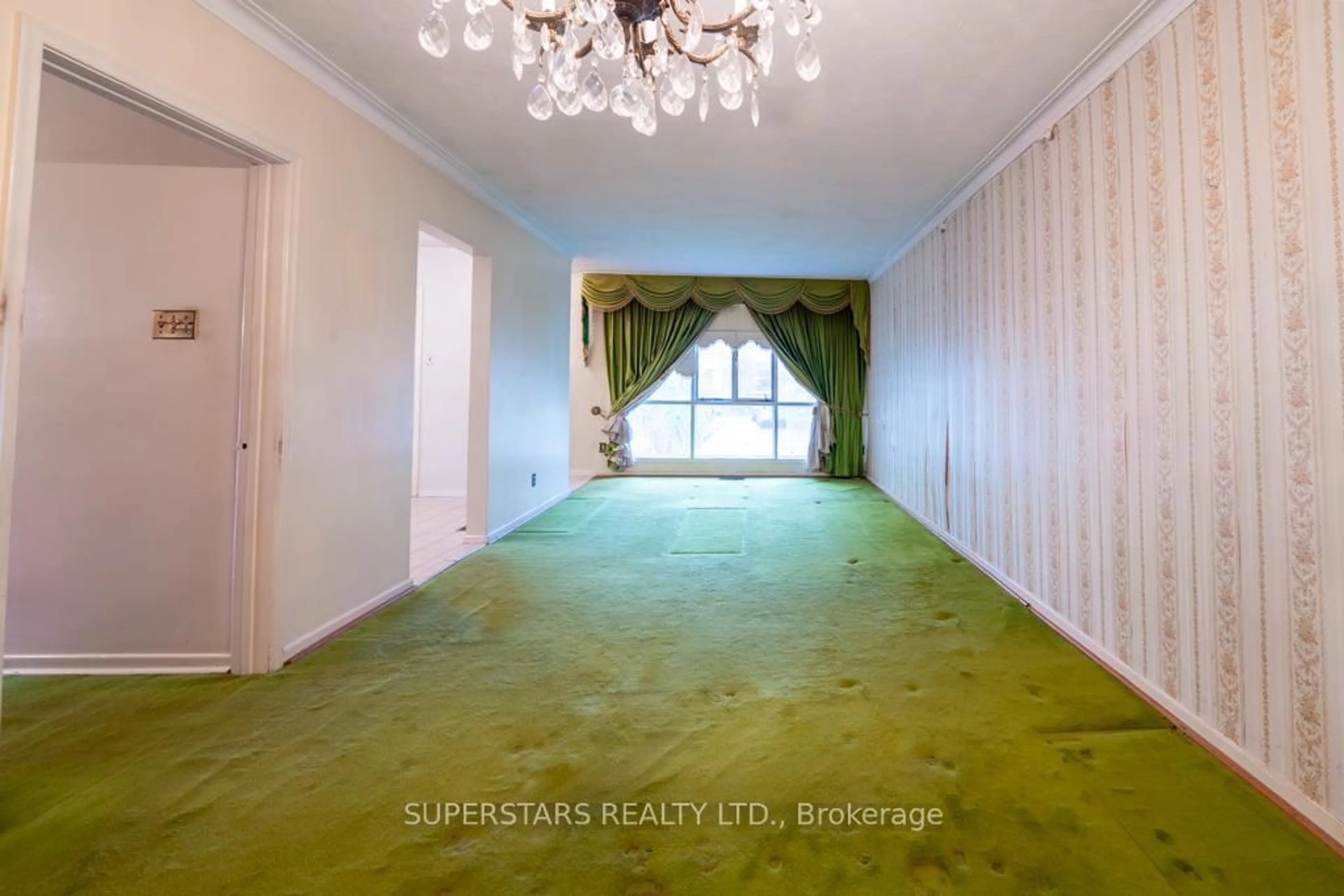 Indoor foyer for 76 Pintail Cres, Toronto Ontario M3A 2Y7