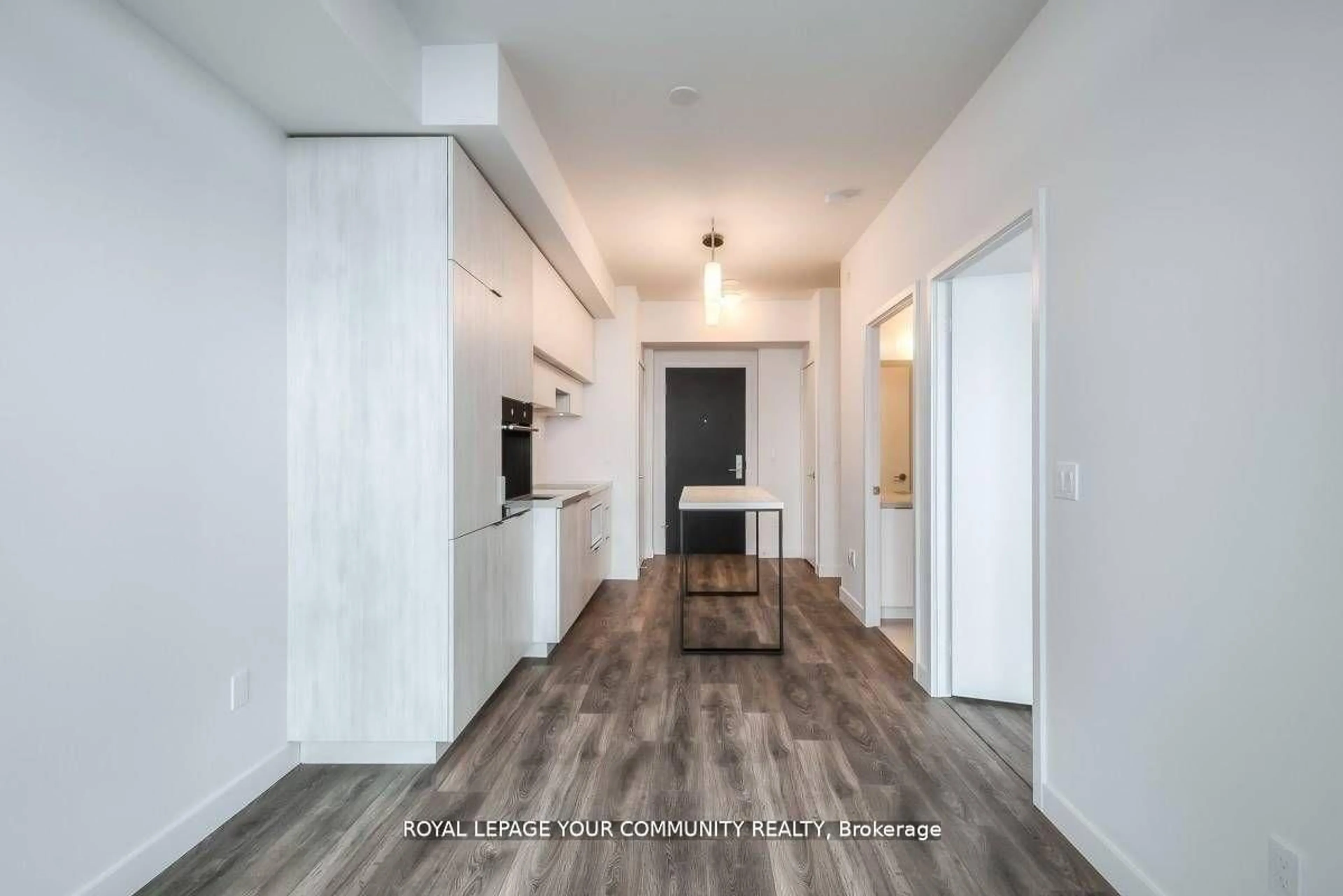Indoor entryway for 8 Eglinton Ave #4209, Toronto Ontario M4P 1A6