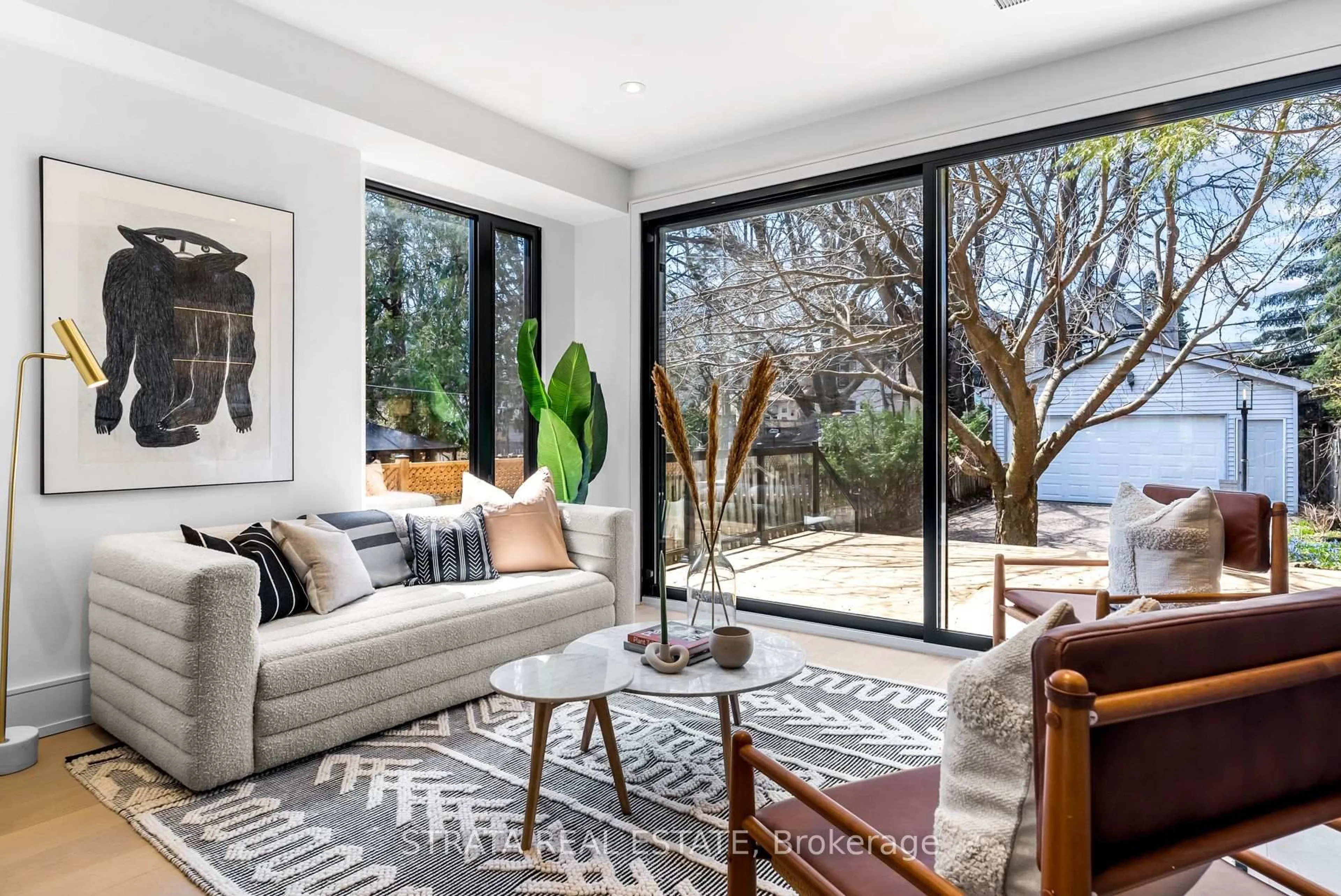 Living room with furniture, unknown for 354 Cleveland St, Toronto Ontario M4S 2W9