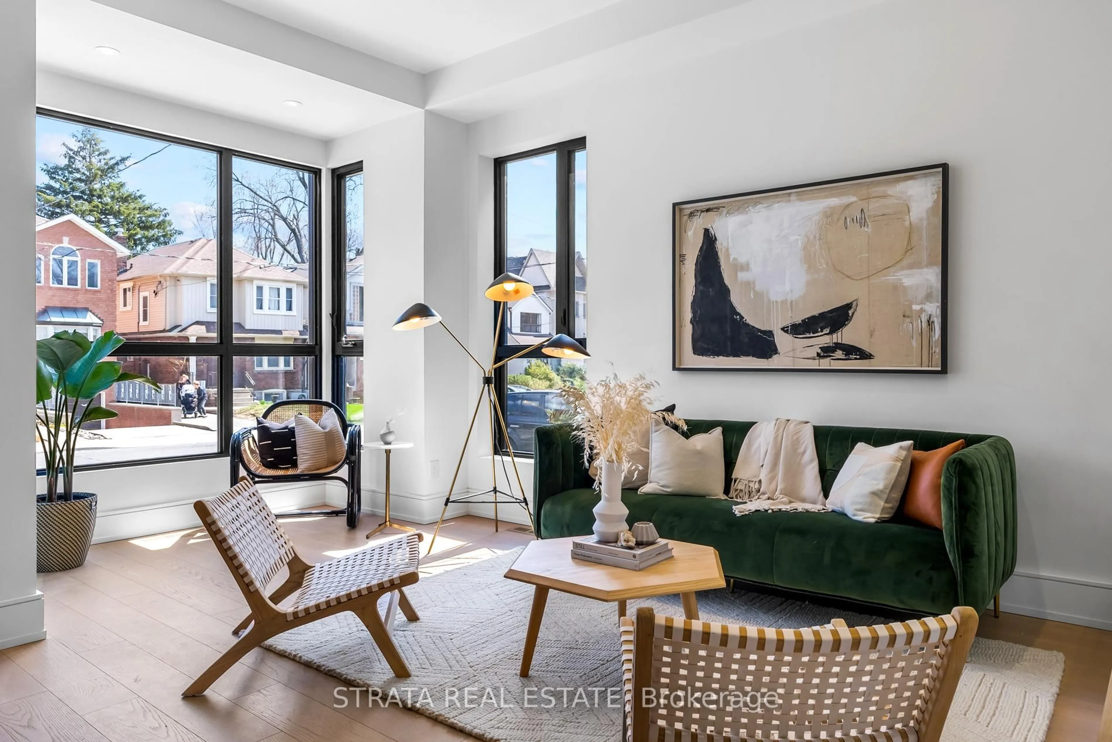 Living room with furniture, unknown for 354 Cleveland St, Toronto Ontario M4S 2W9