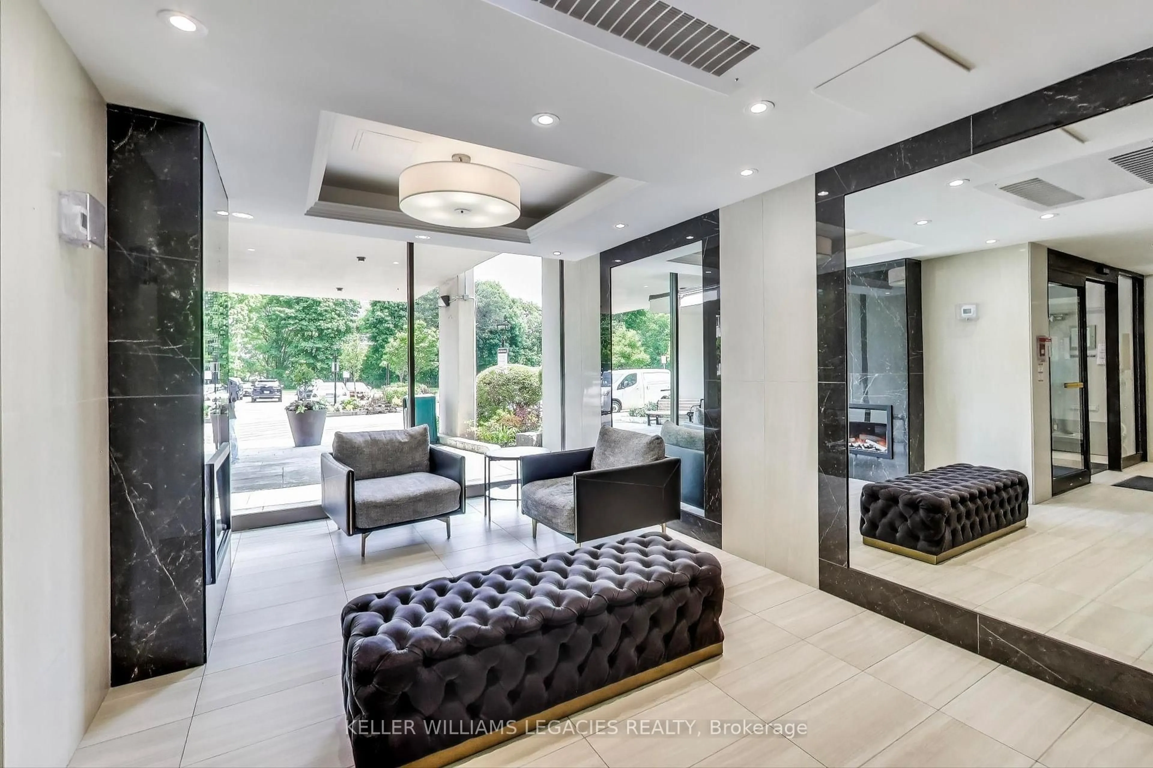 Indoor foyer for 715 Don Mills Rd #1004, Toronto Ontario M3C 1S4