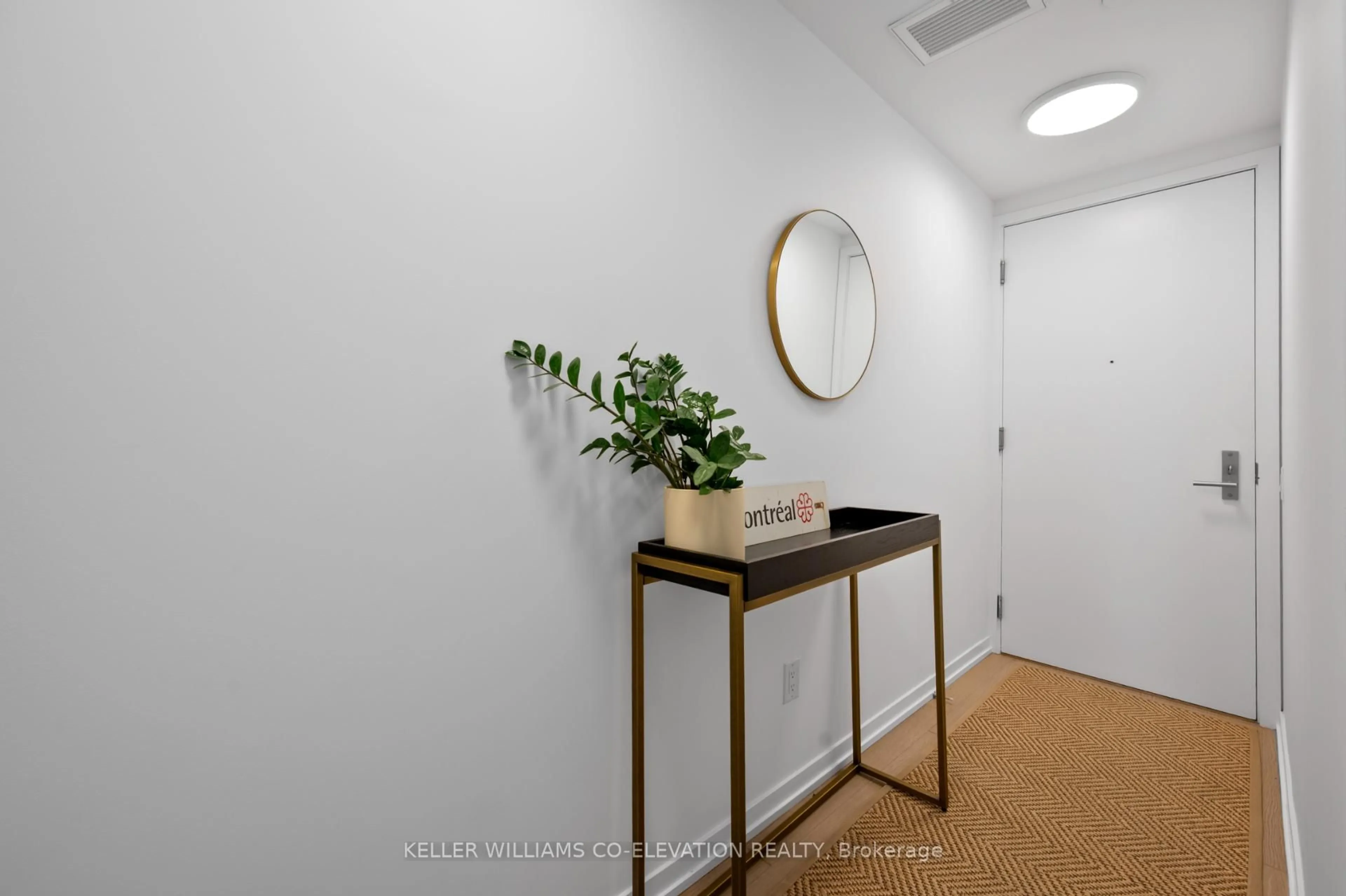 Indoor entryway for 138 St Helens Ave #PH7, Toronto Ontario M6H 0B8