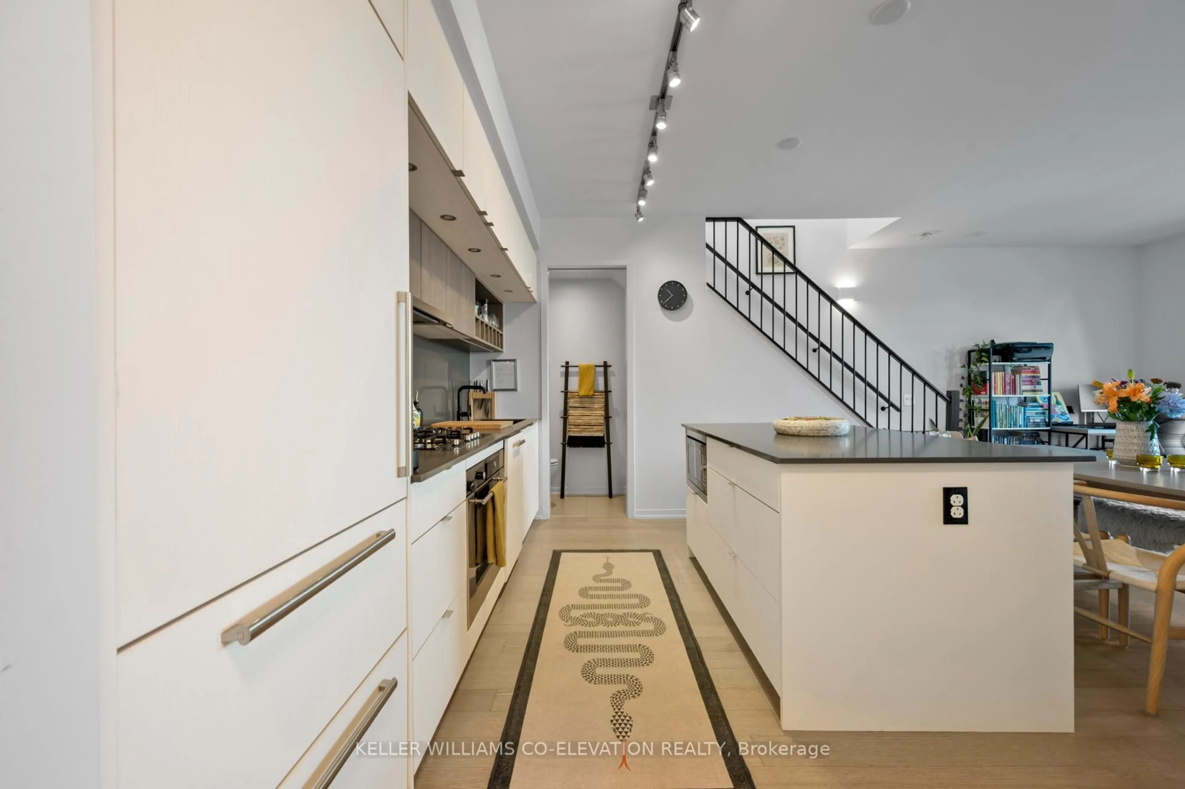 Unknown for 138 St Helens Ave #PH7, Toronto Ontario M6H 0B8