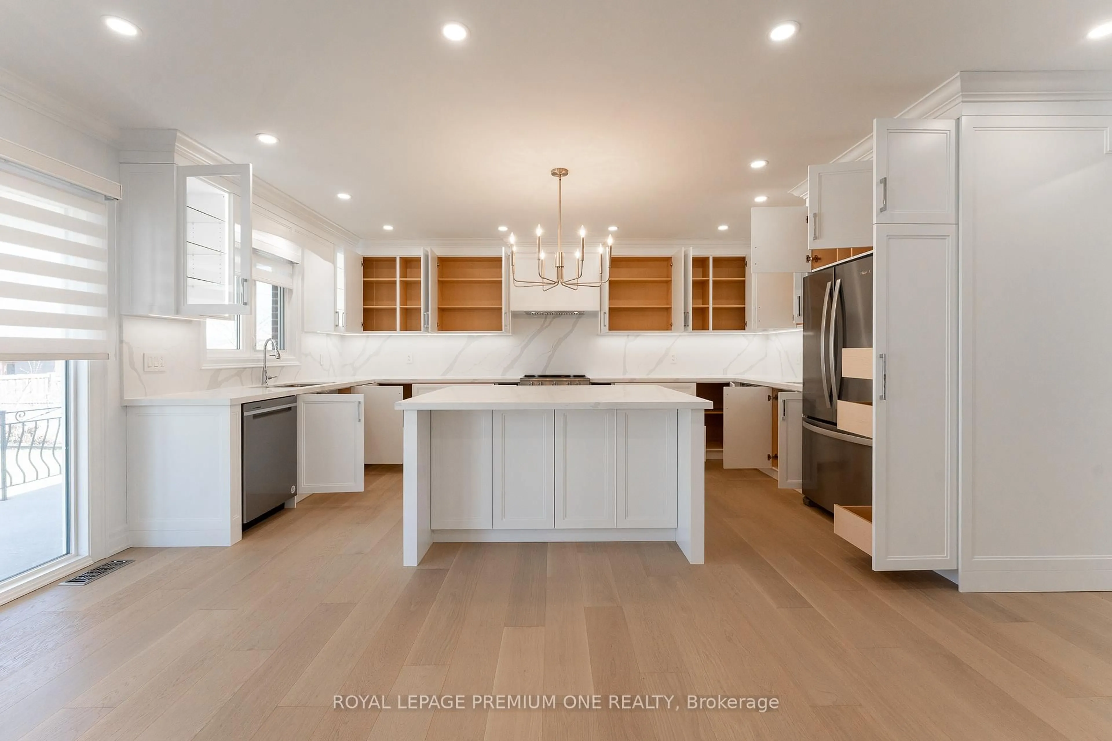 Open concept kitchen, unknown for 286 Waterloo Ave, Toronto Ontario M3H 3Z8