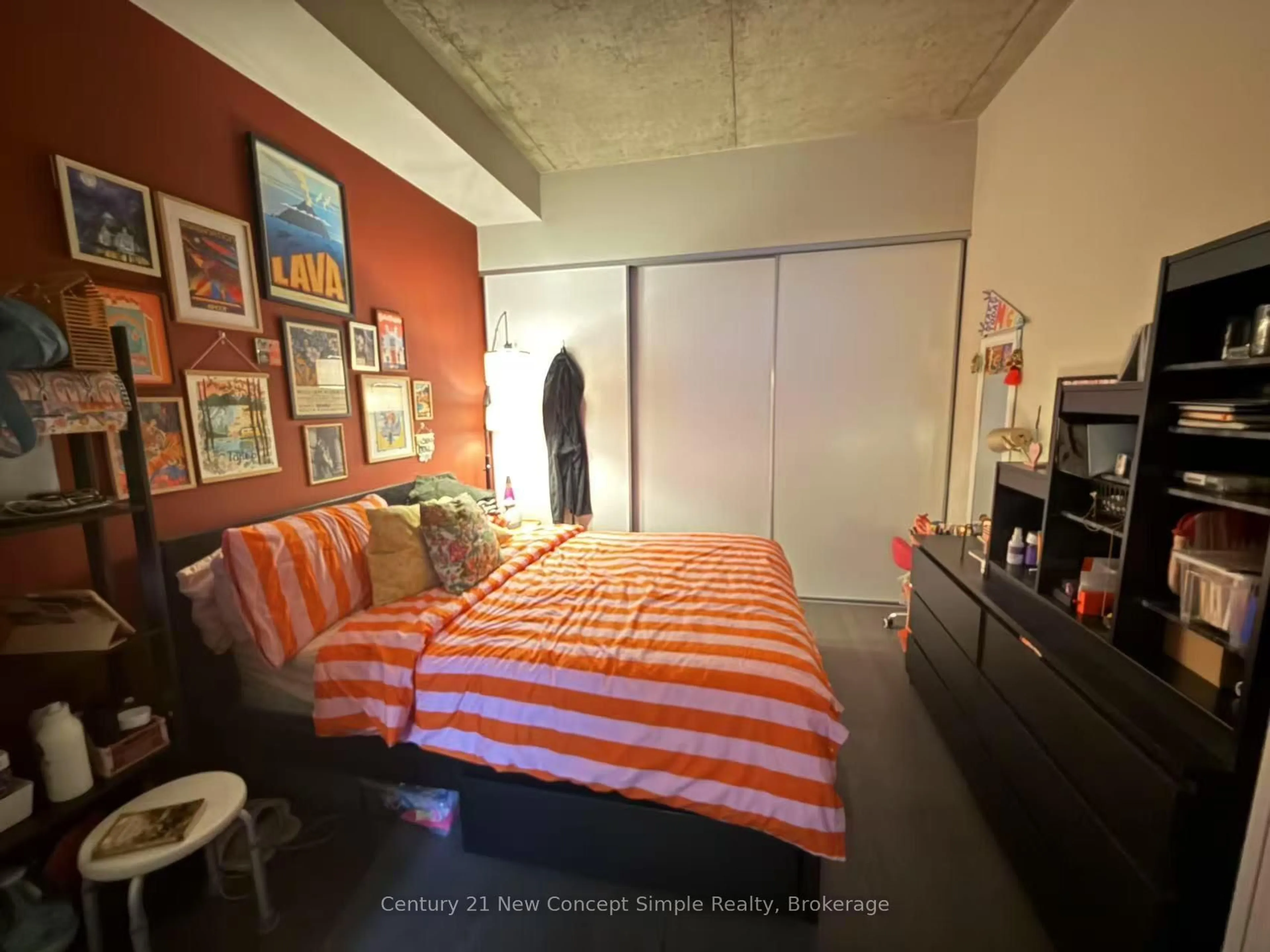 A pic of a room for 399 Adelaide St #305, Toronto Ontario M5V 1S4