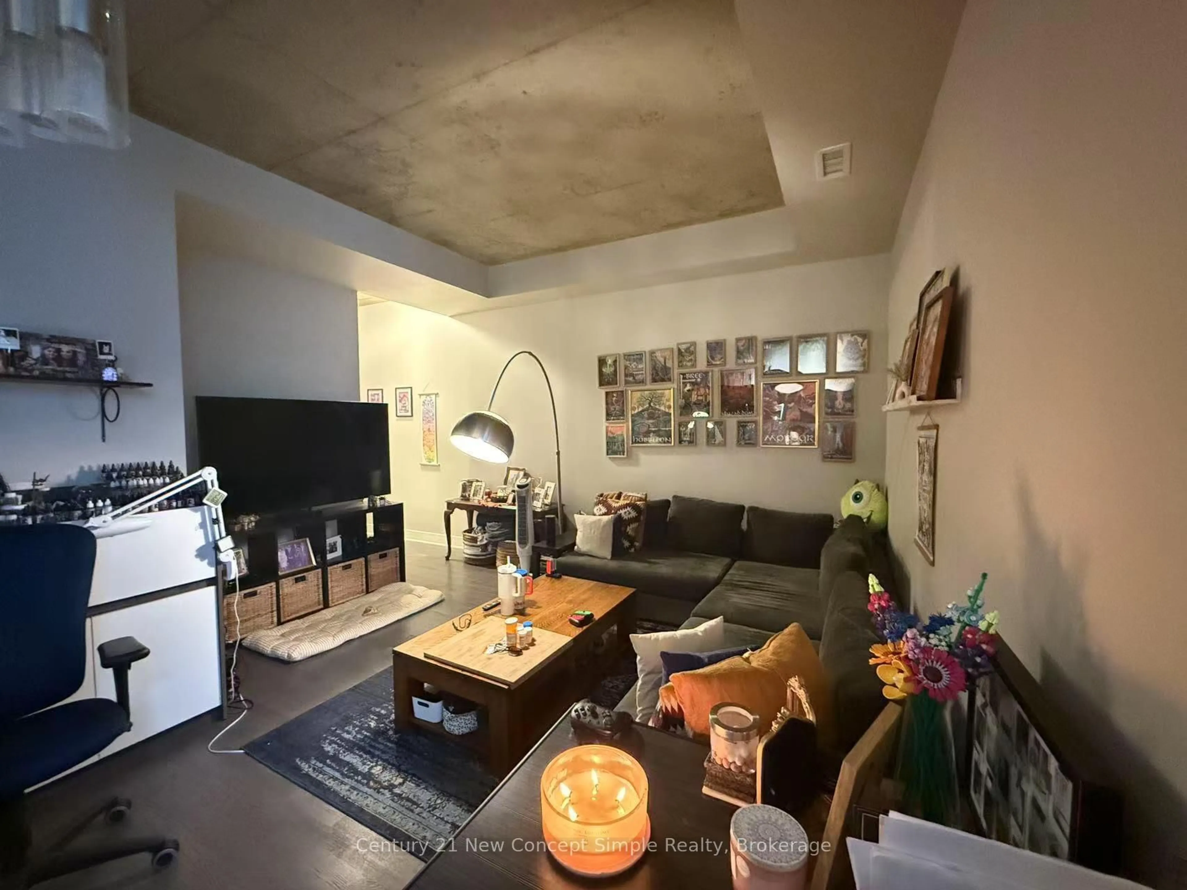 Living room with furniture, unknown for 399 Adelaide St #305, Toronto Ontario M5V 1S4