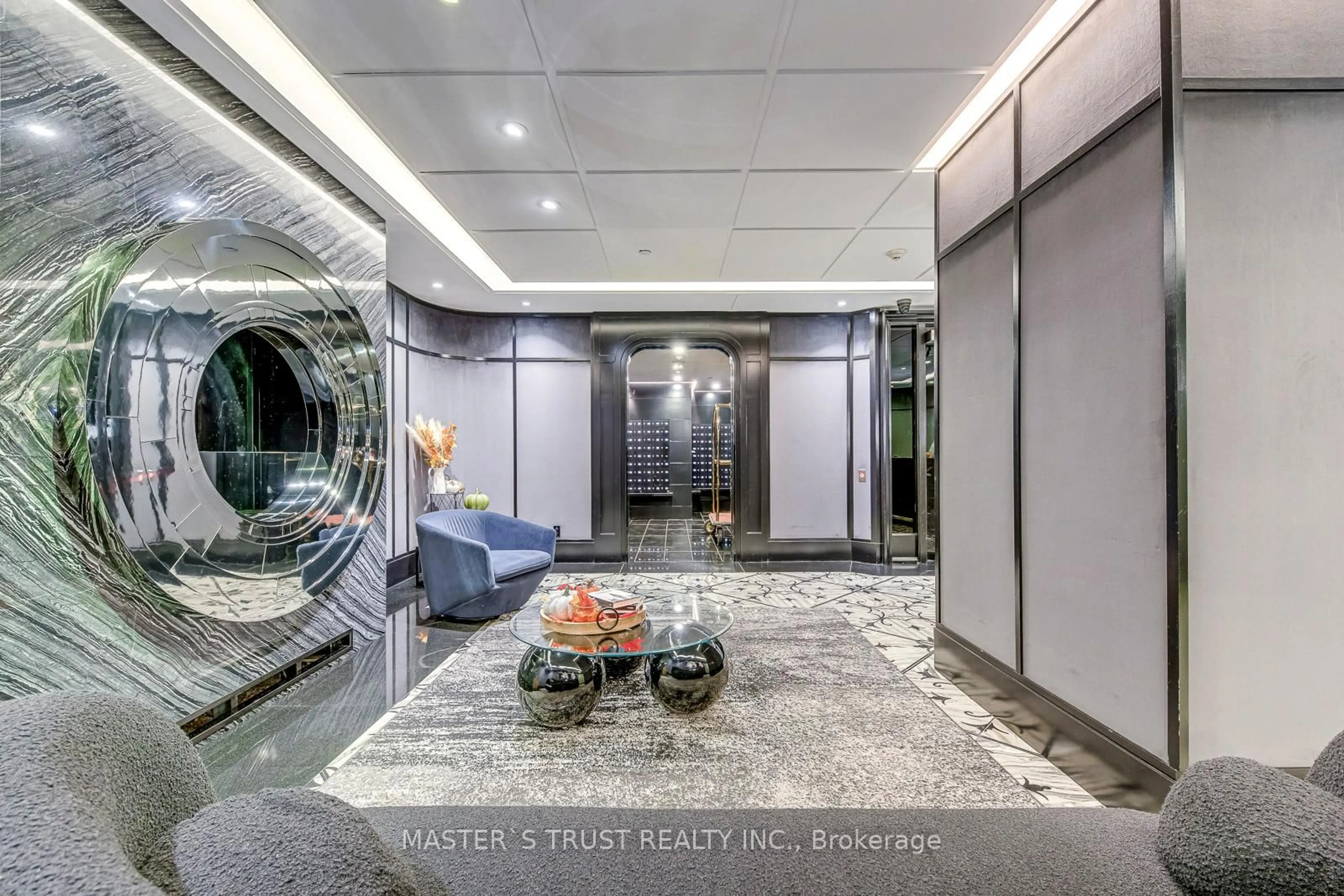 Indoor foyer for 88 Blue Jays Way #1505, Toronto Ontario M5V 2G3
