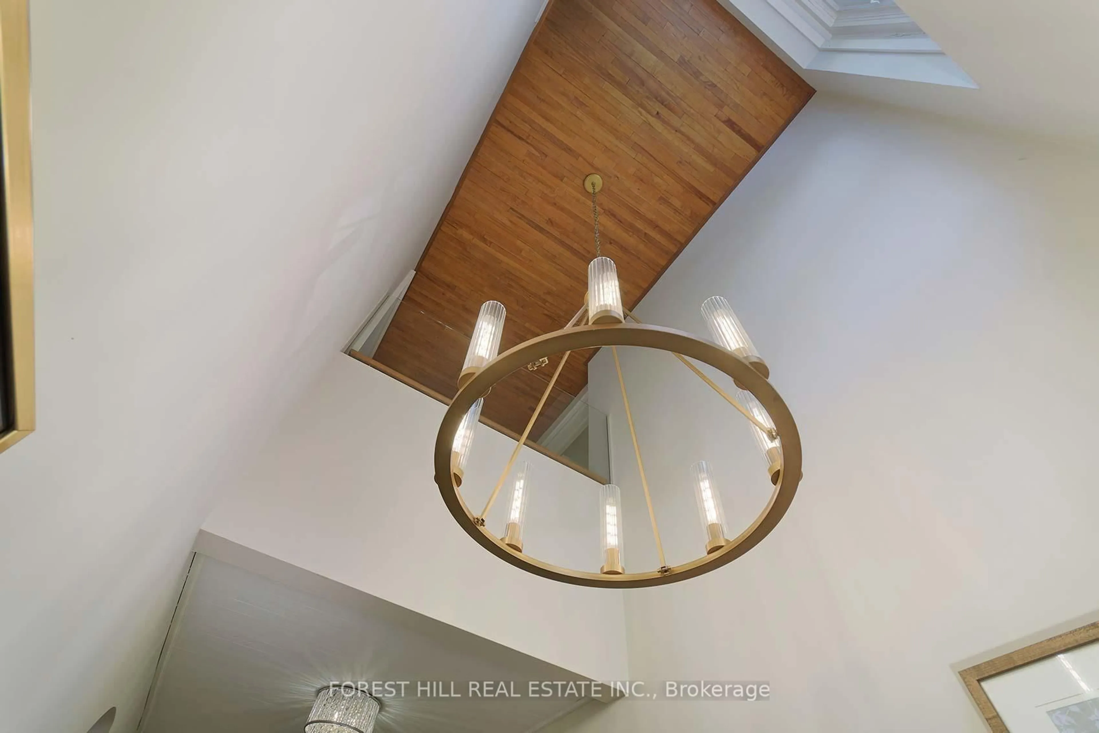 Indoor foyer for 181 Hillhurst Blvd, Toronto Ontario M5N 1P1