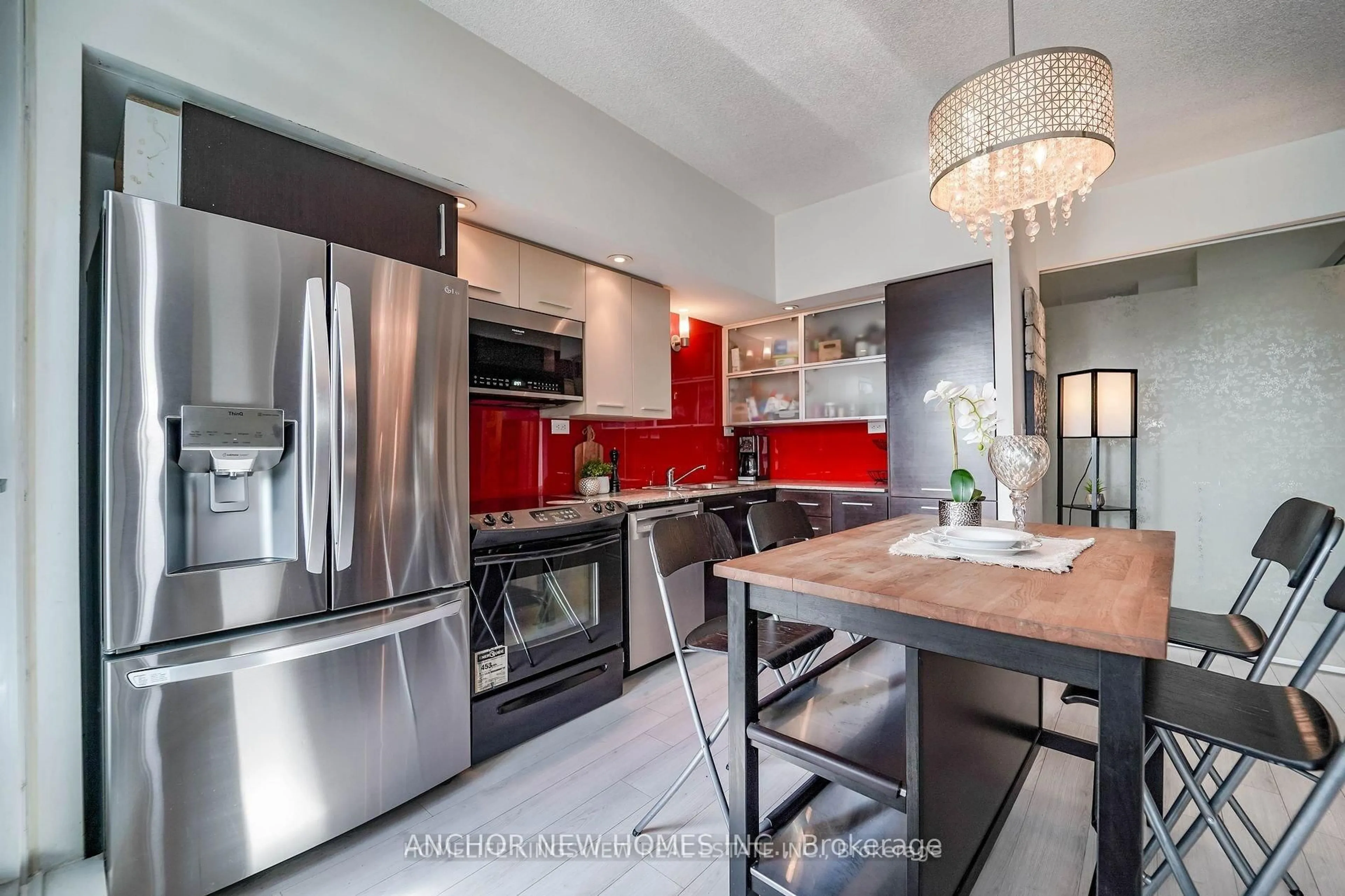 Contemporary kitchen, ceramic/tile floor for 8 Telegram Mews #343, Toronto Ontario M5V 3Z5