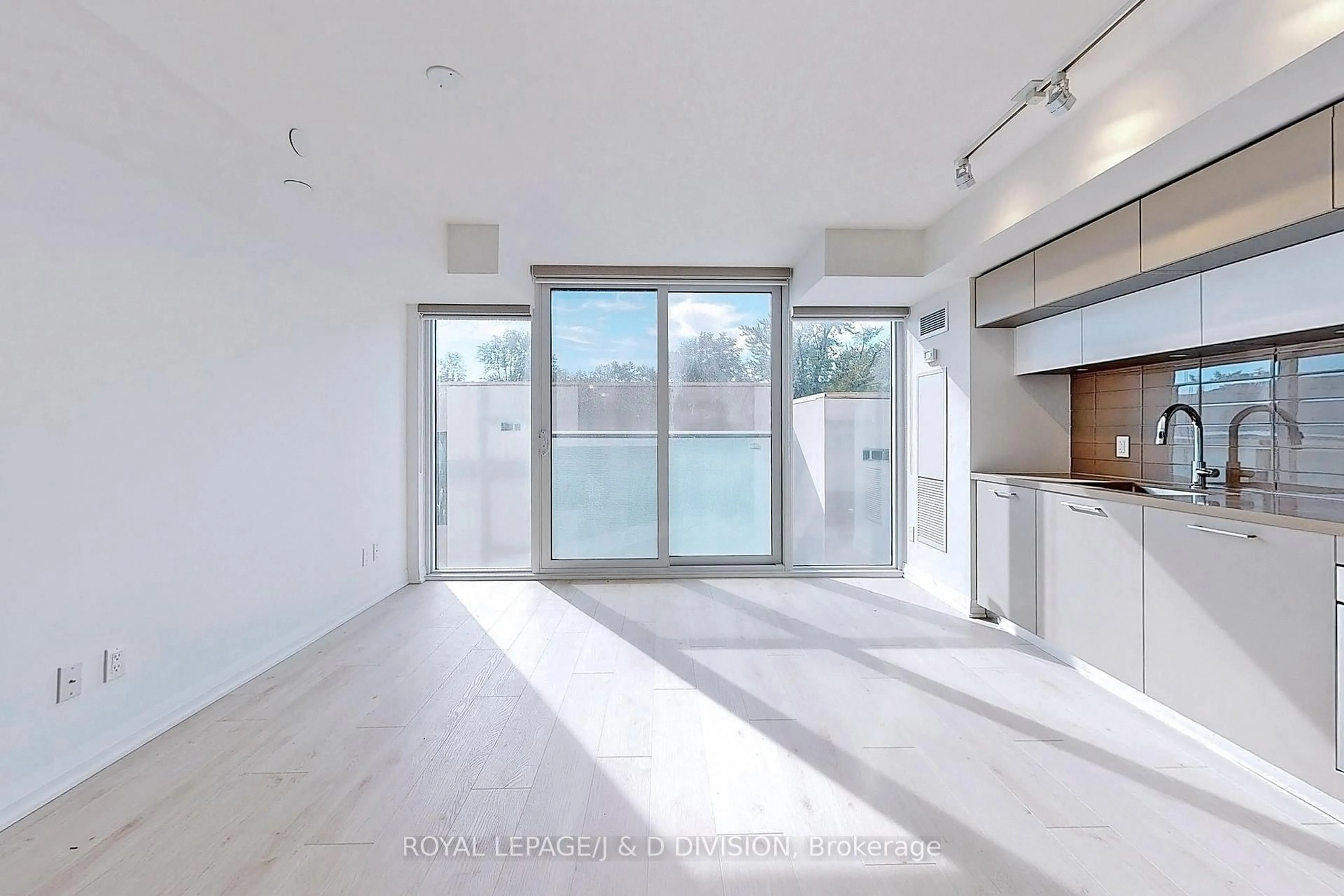 Unknown for 99 Foxbar Rd #311, Toronto Ontario M4V 0B2