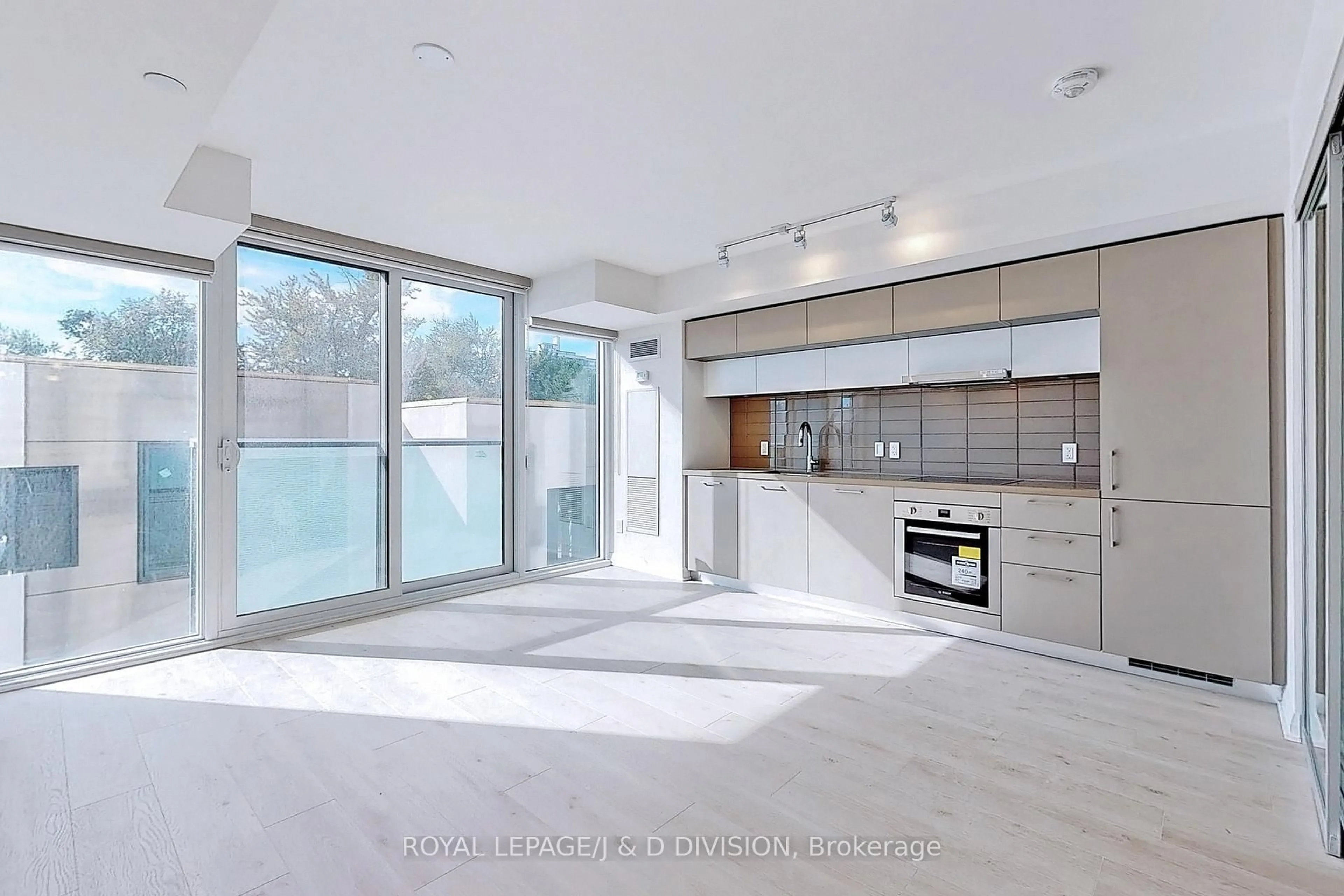 Open concept kitchen, unknown for 99 Foxbar Rd #311, Toronto Ontario M4V 0B2