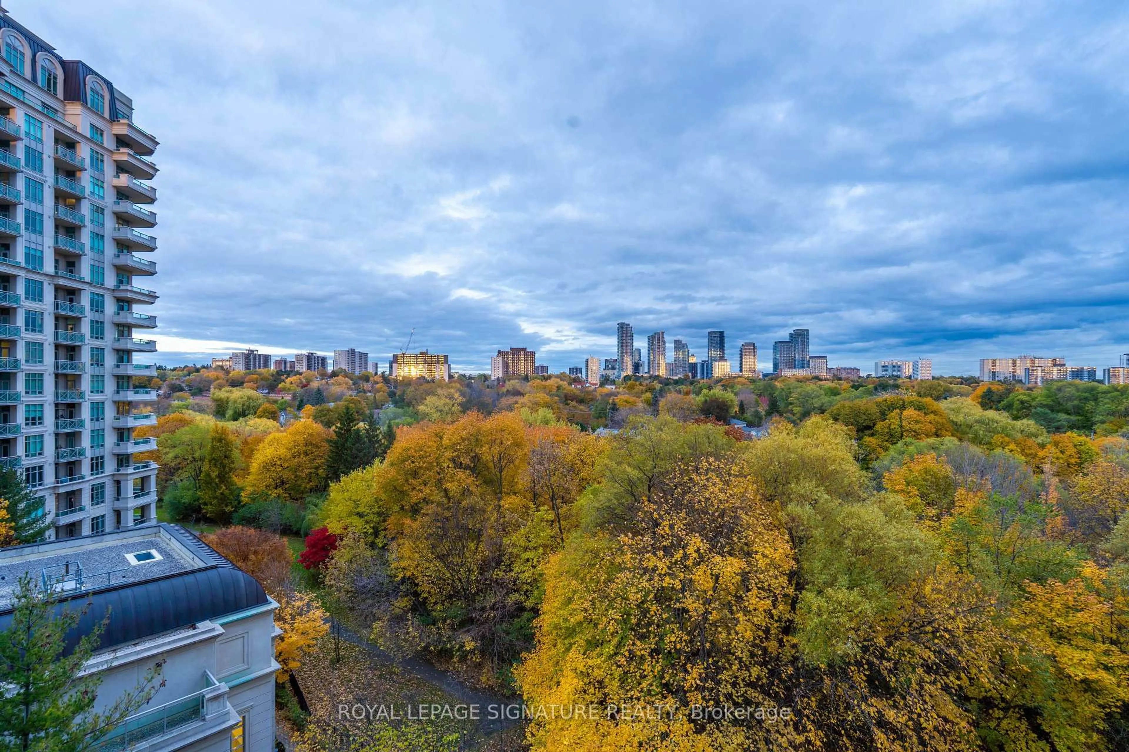 A pic from outside/outdoor area/front of a property/back of a property/a pic from drone, city buildings view from balcony for 10 Bloorview Pl #720, Toronto Ontario M2J 0B1