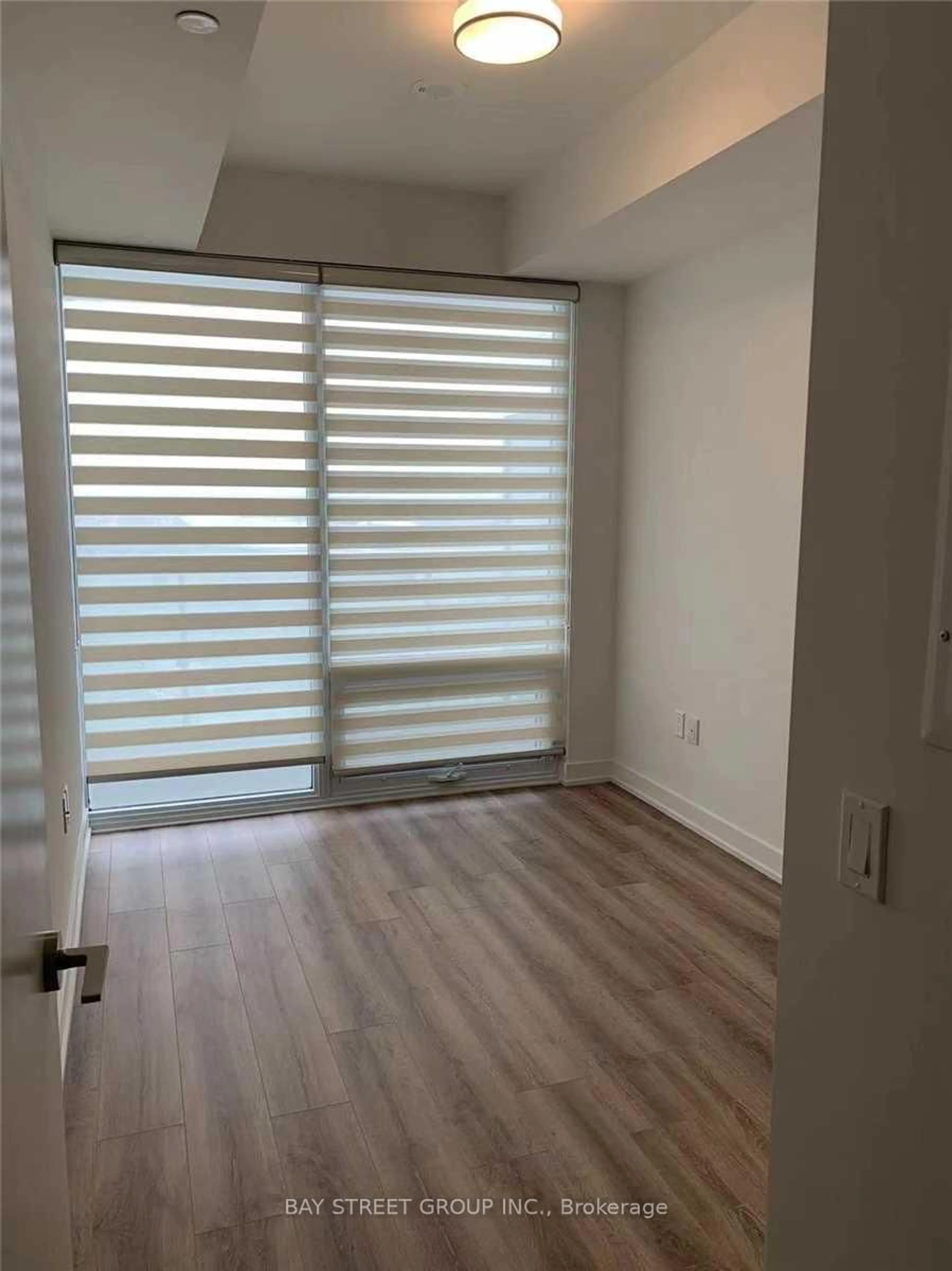 Unknown for 15 Queens Quay #1810, Toronto Ontario M5E 0C5