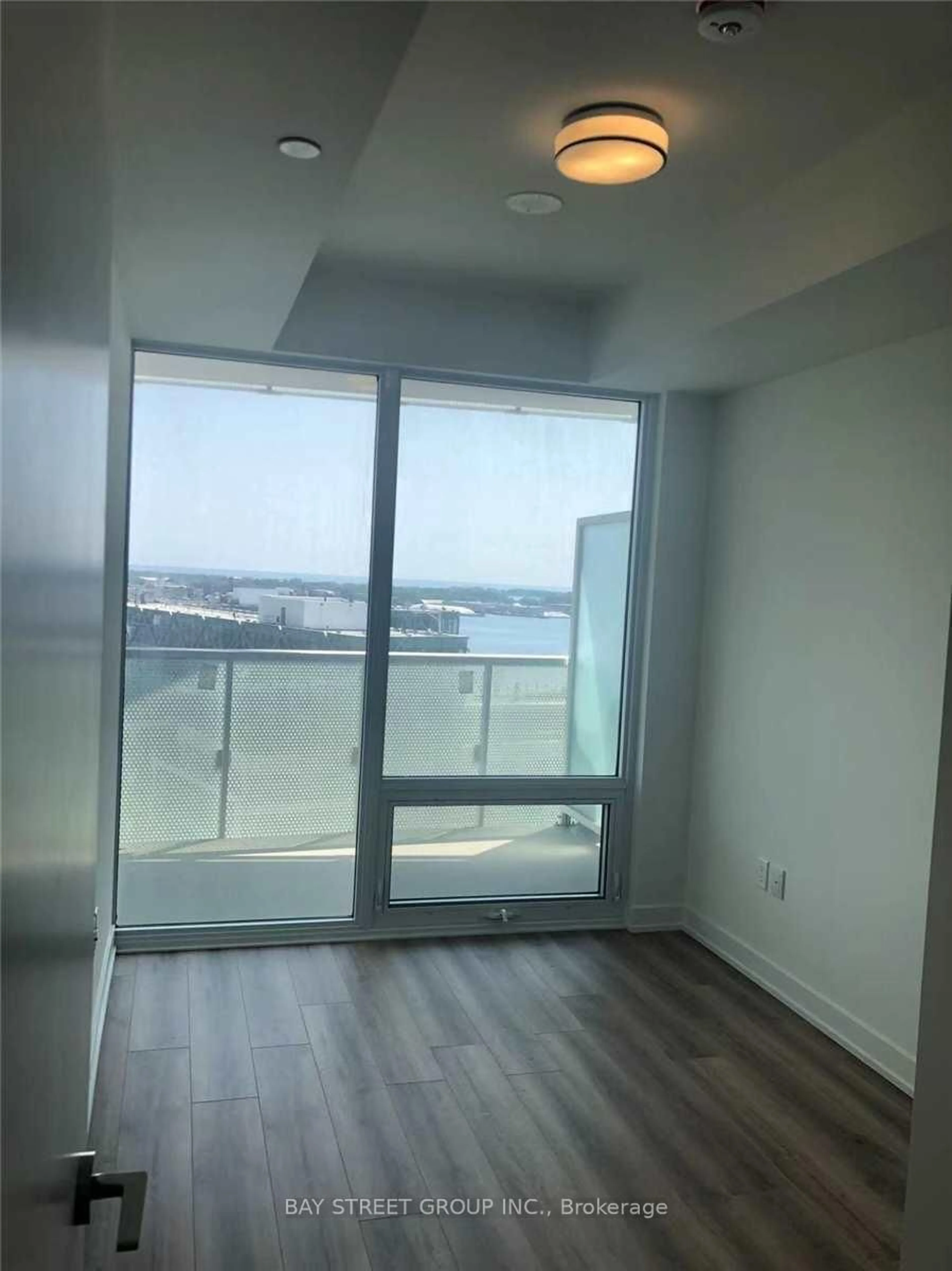 A pic of a room for 15 Queens Quay #1810, Toronto Ontario M5E 0C5