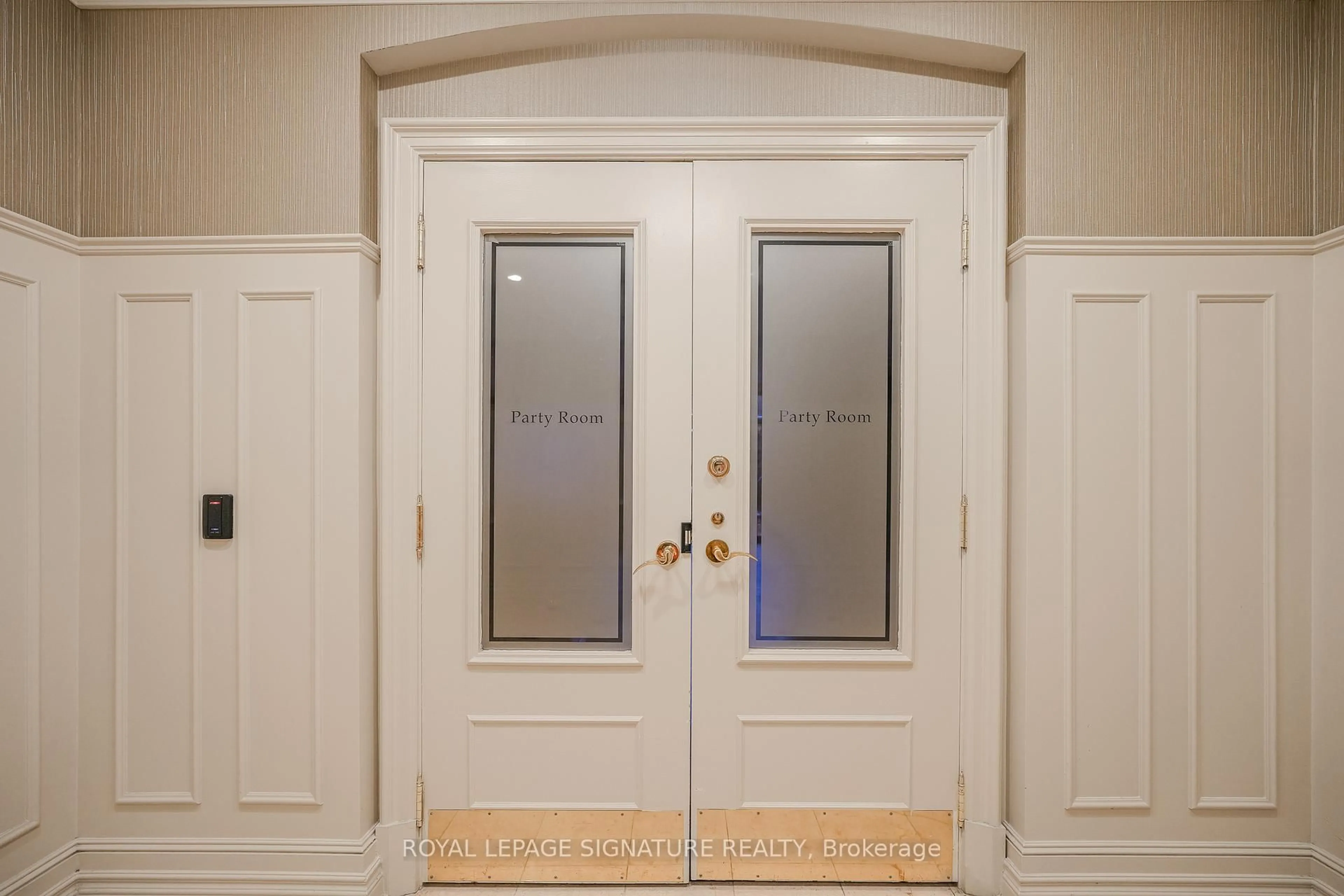 Indoor entryway for 88 Grandview Way #115, Toronto Ontario M2N 6V6