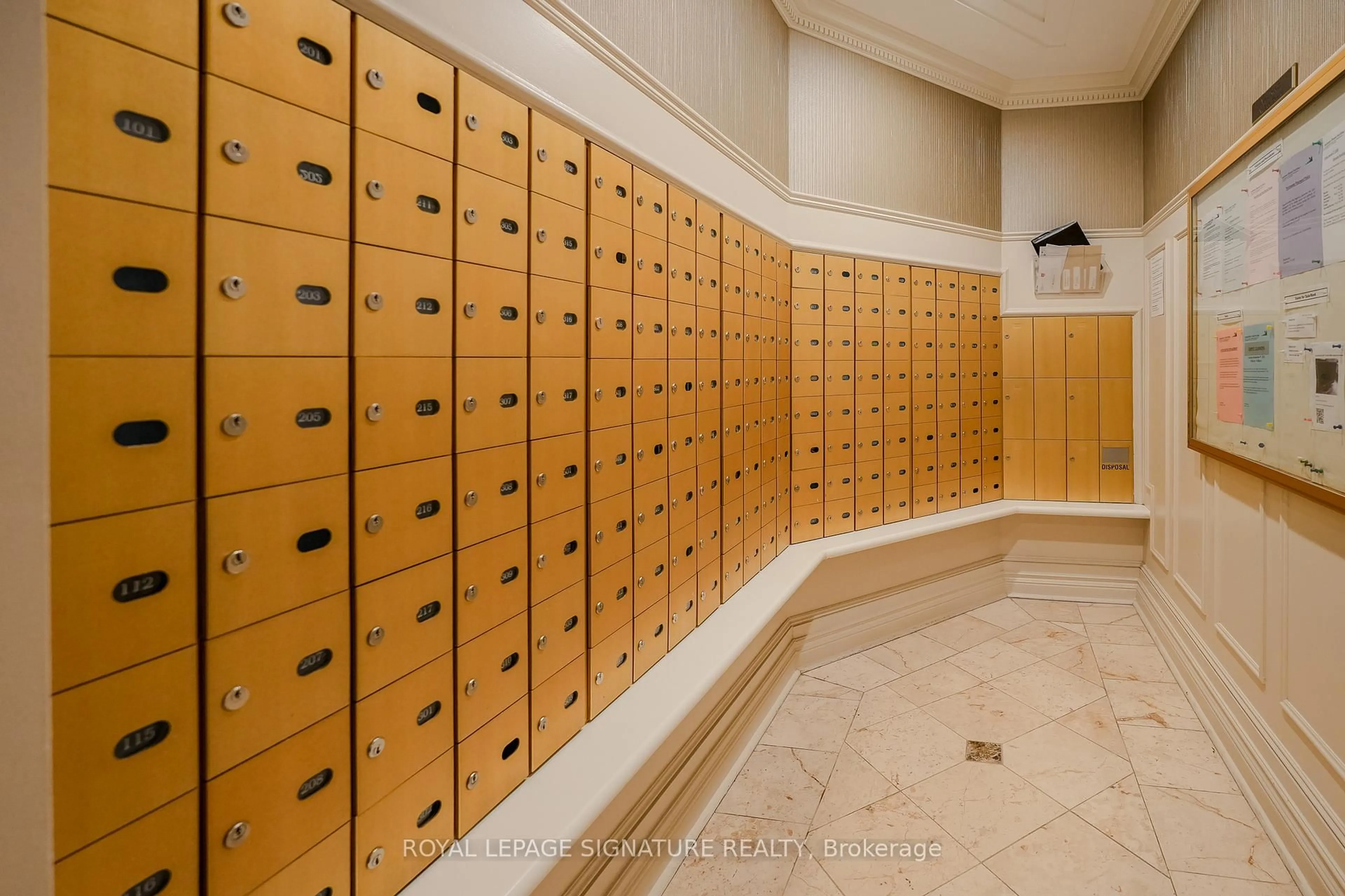 Storage room or clothes room or walk-in closet for 88 Grandview Way #115, Toronto Ontario M2N 6V6