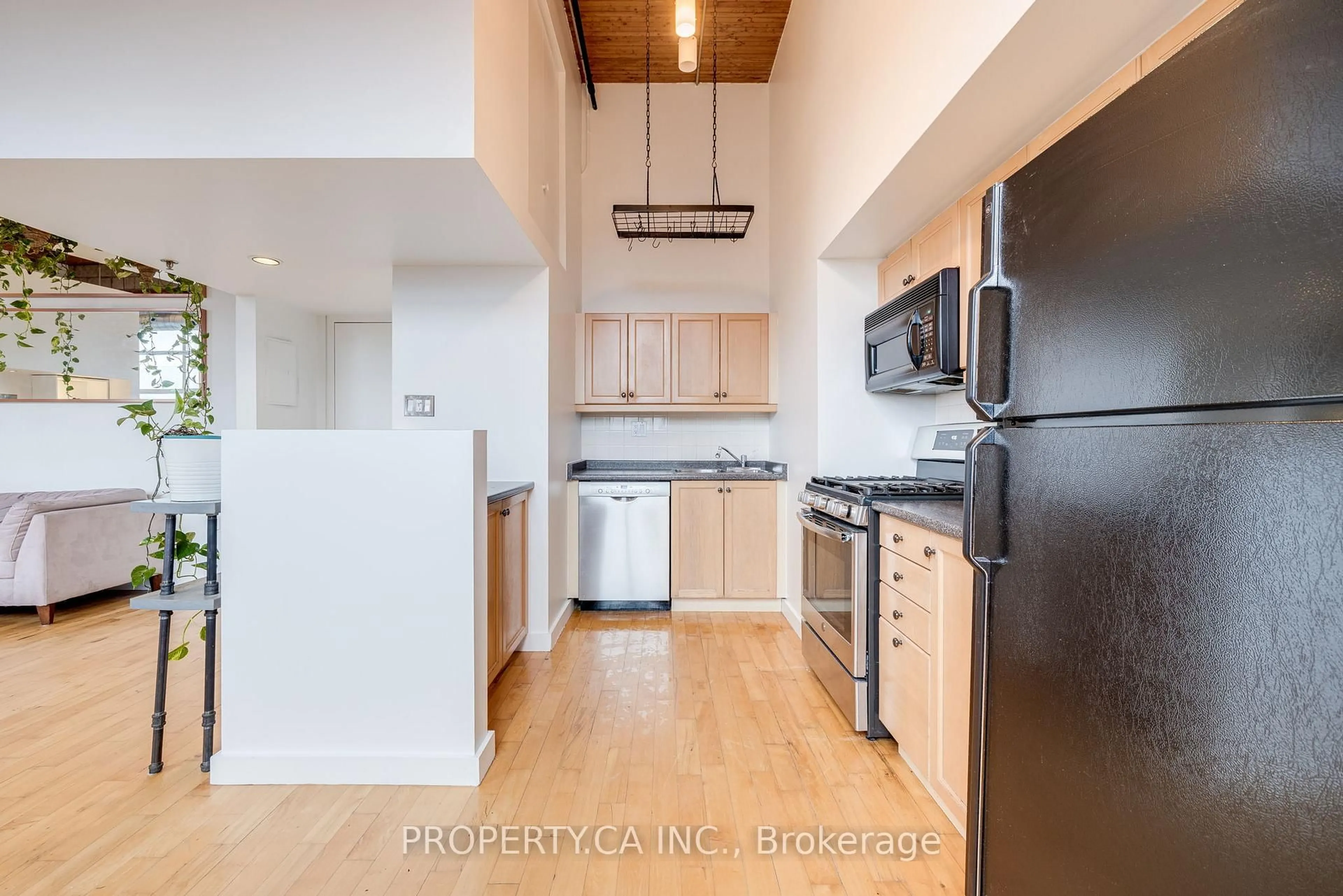 Open concept kitchen, unknown for 426 Queen St #403, Toronto Ontario M5A 1T4