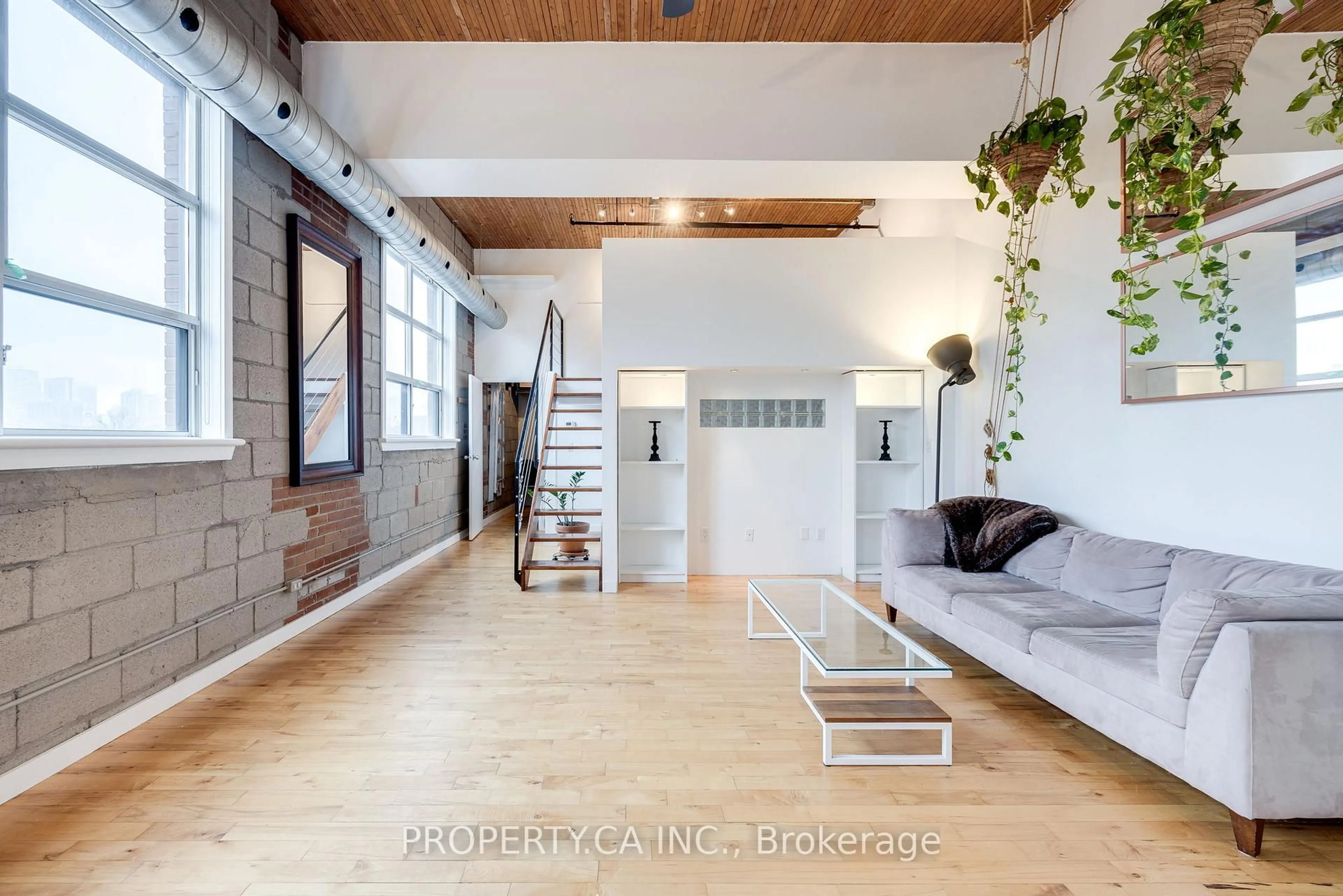 Unknown for 426 Queen St #403, Toronto Ontario M5A 1T4