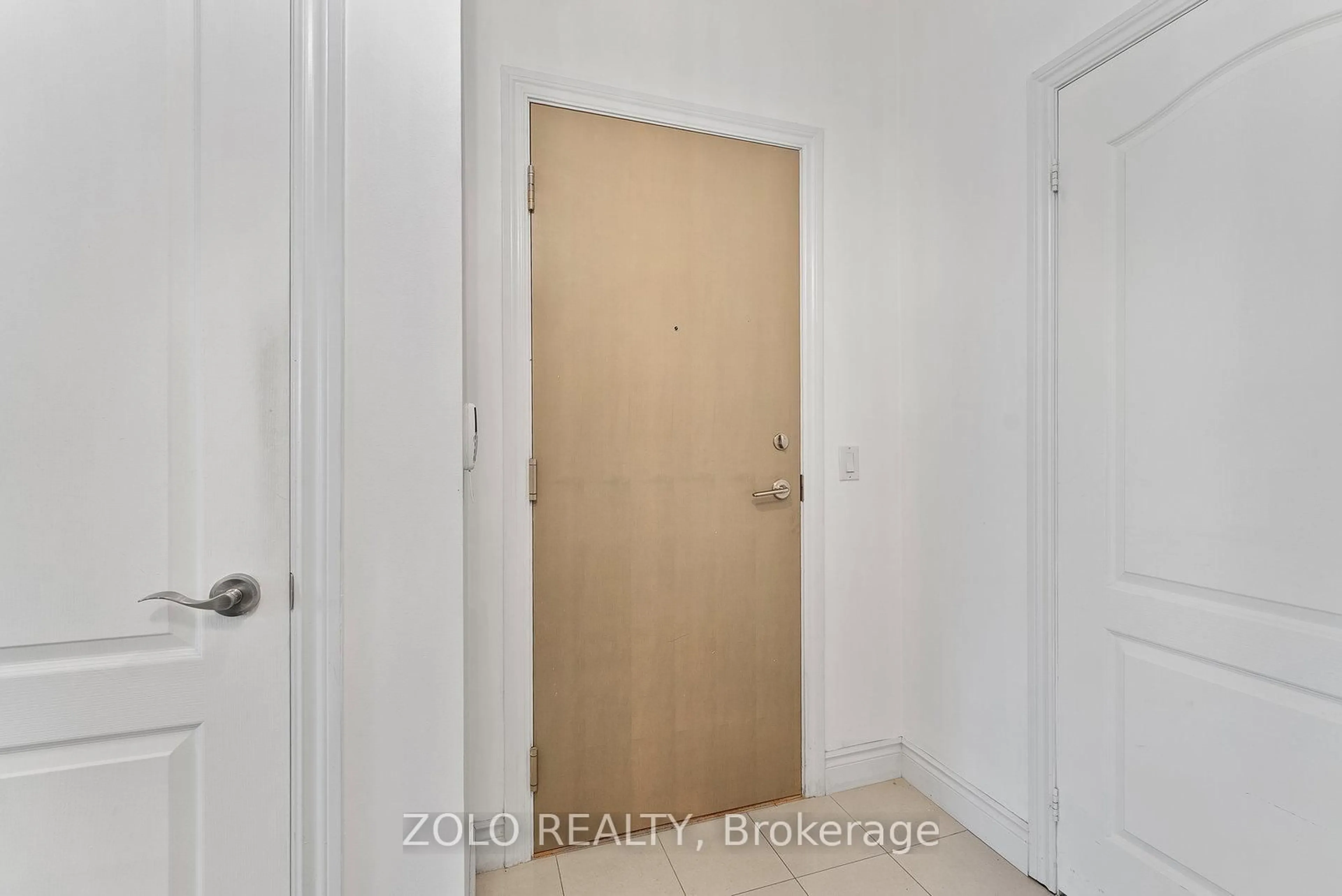 Indoor entryway for 319 Merton St #113, Toronto Ontario M4S 1A5