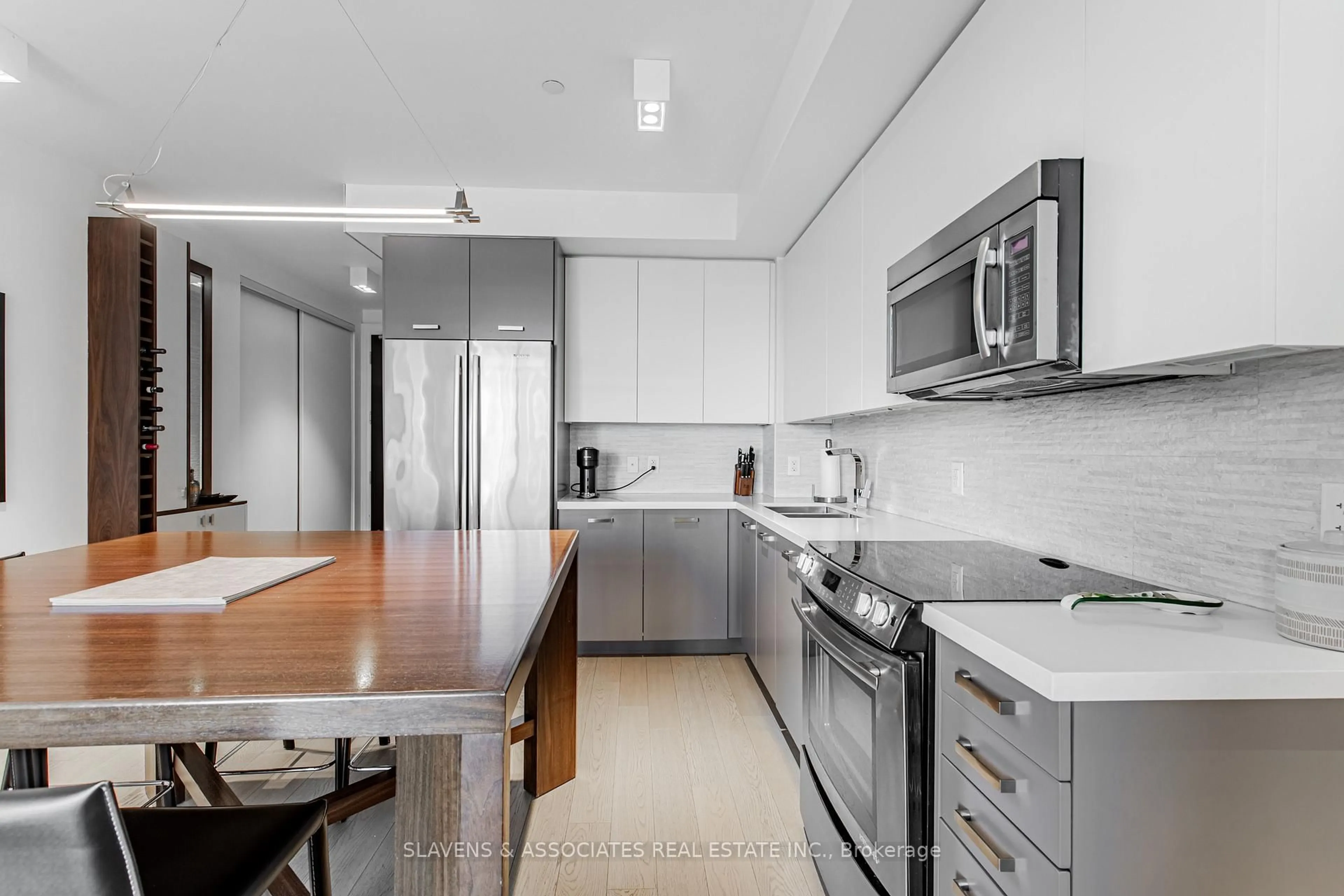 Standard kitchen, unknown for 60 Berwick Ave #LPH01, Toronto Ontario M5P 0A3