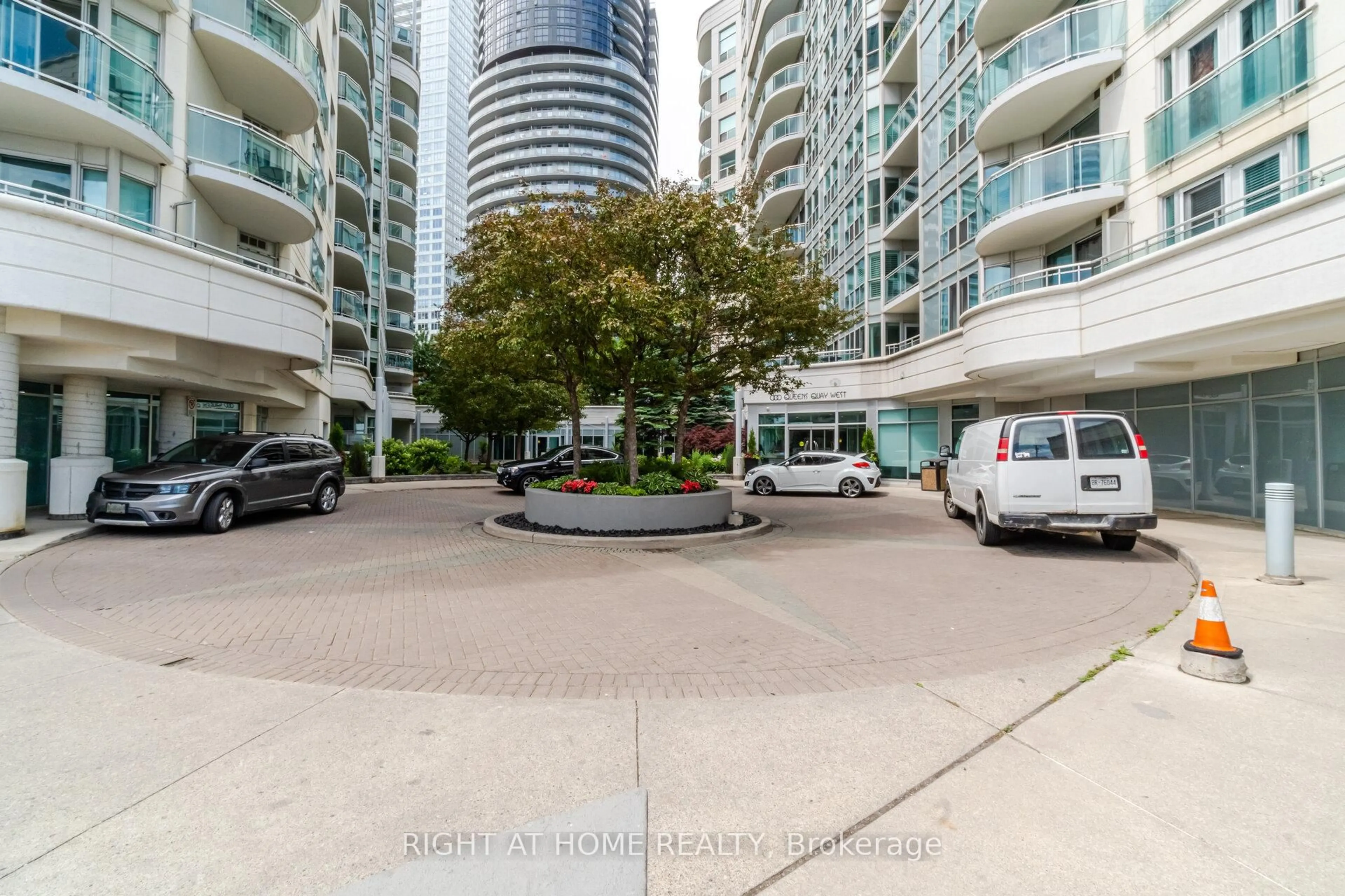 Unknown for 600 Queens Quay #219, Toronto Ontario M5V 3M3