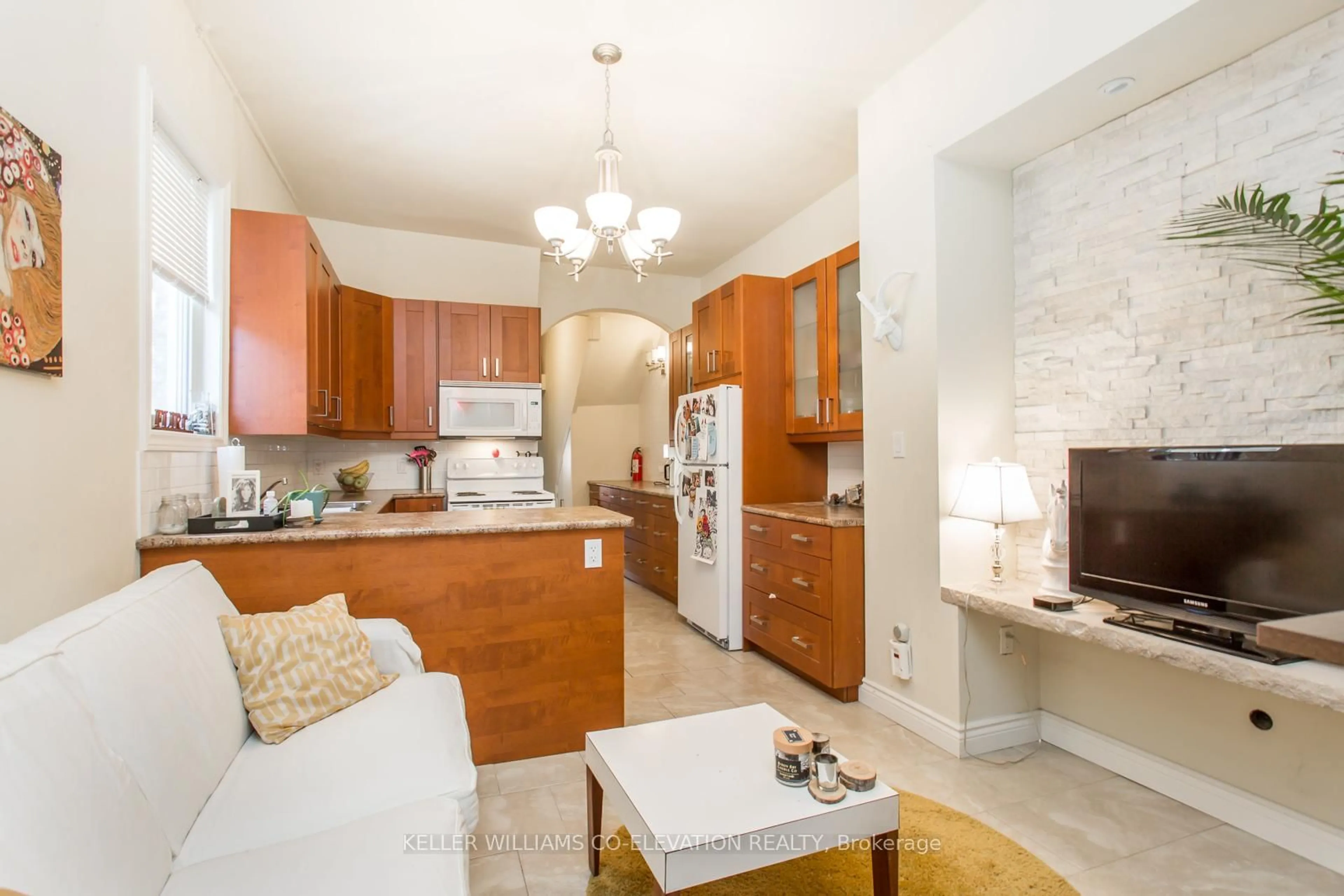 Open concept kitchen, ceramic/tile floor for 157 Argyle St, Toronto Ontario M6J 1P2