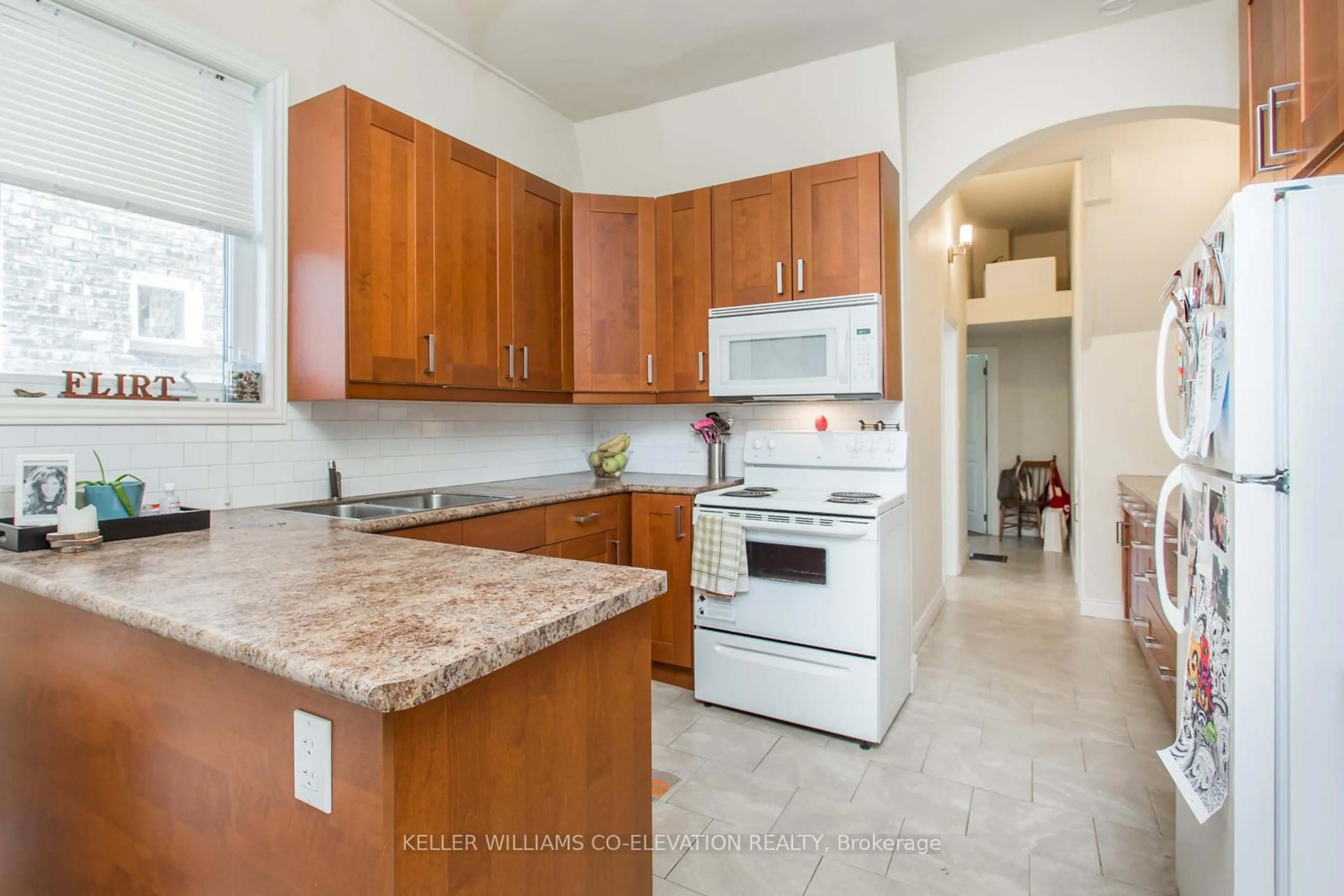 Standard kitchen, ceramic/tile floor for 157 Argyle St, Toronto Ontario M6J 1P2