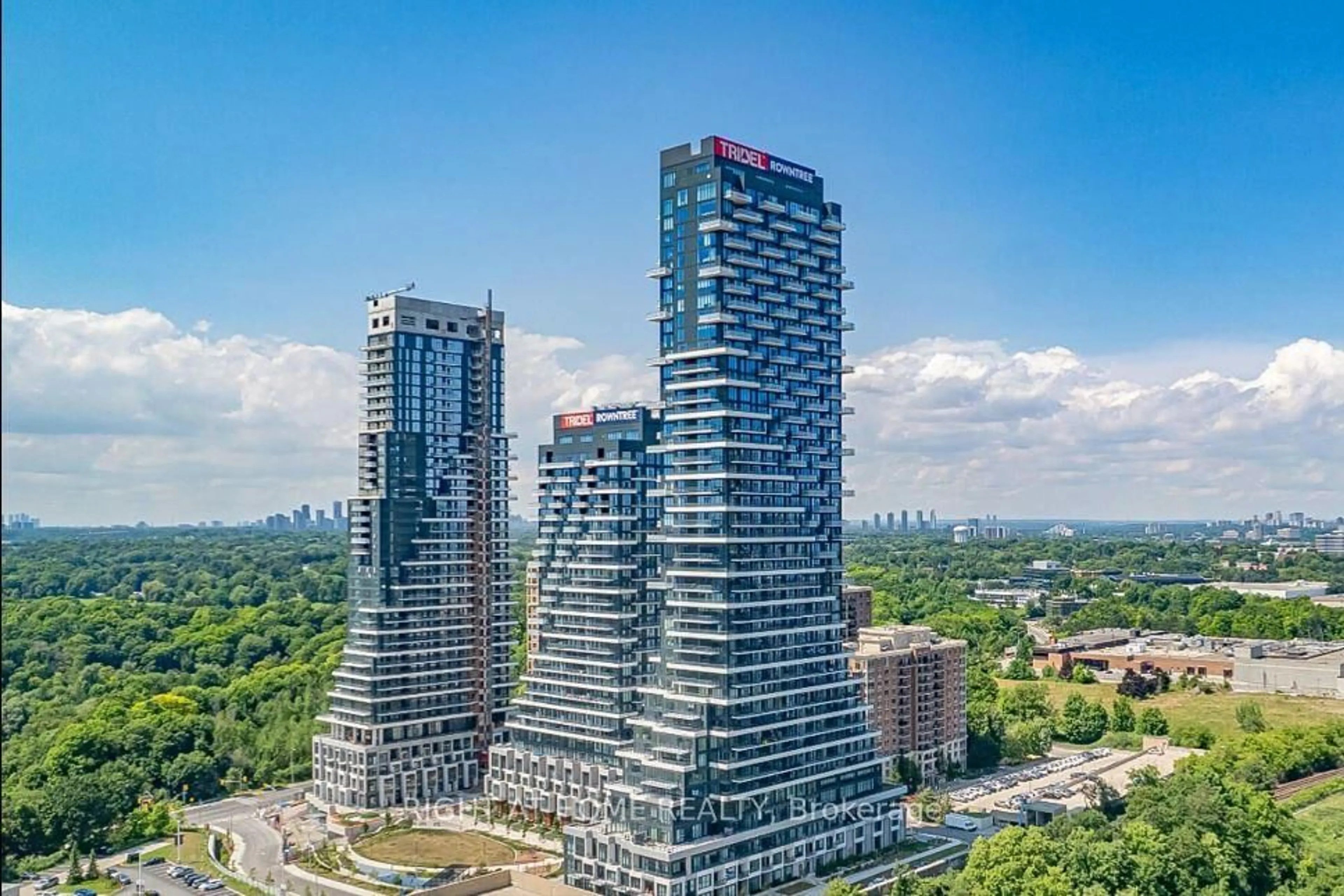 A pic from outside/outdoor area/front of a property/back of a property/a pic from drone, city buildings view from balcony for 30 Inn On The Park Dr #2901, Toronto Ontario M3C 0P7