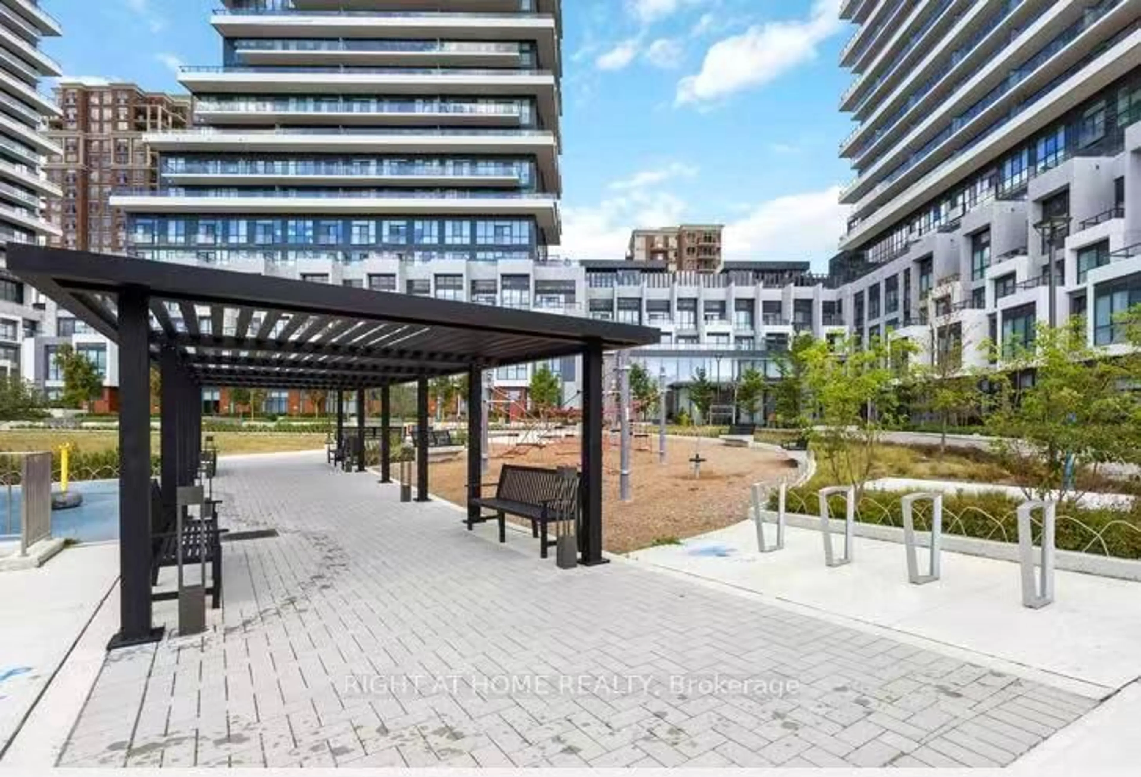 Patio, street for 30 Inn On The Park Dr #2901, Toronto Ontario M3C 0P7
