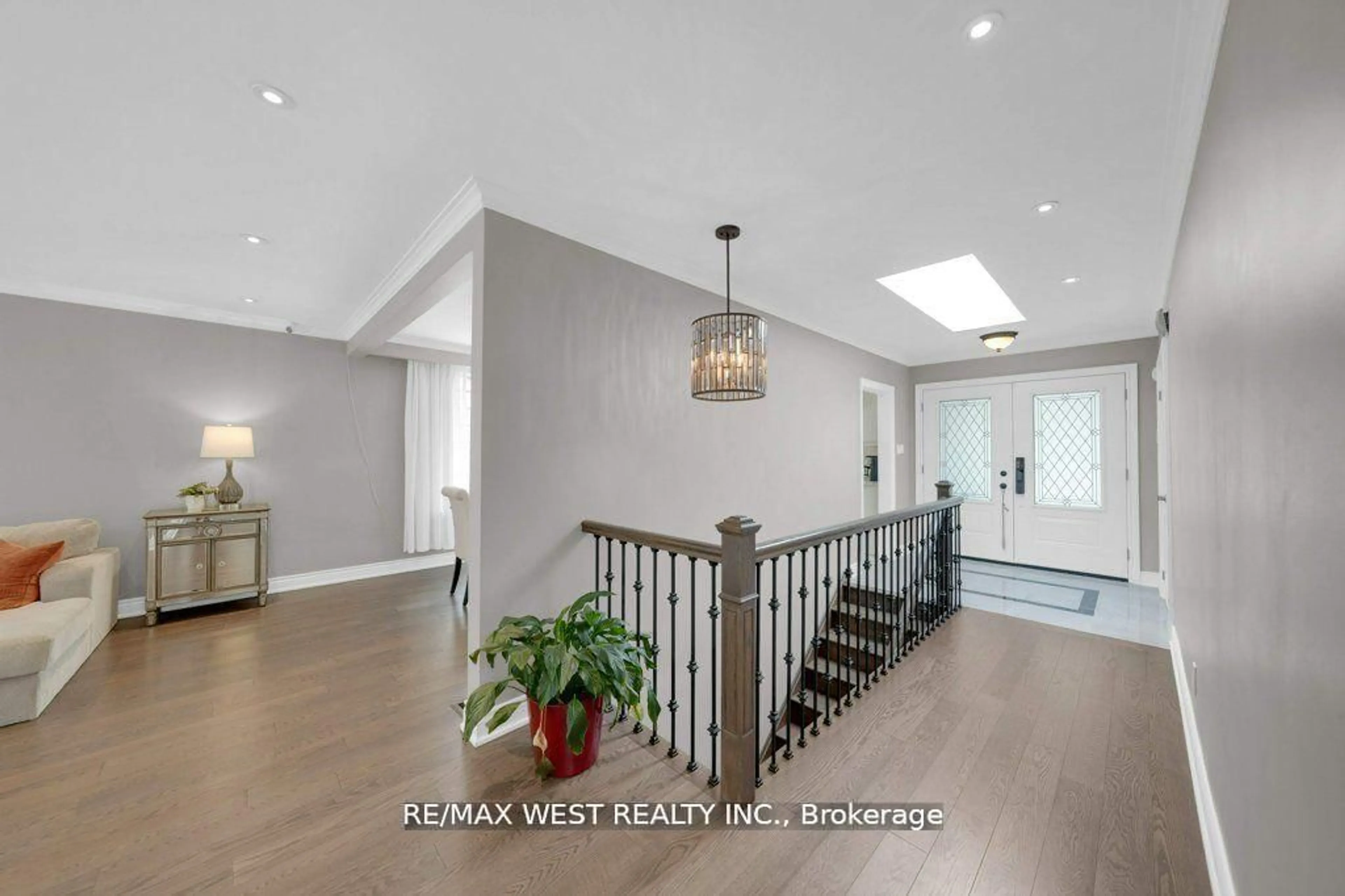 Indoor entryway for 151 Brahms Ave, Toronto Ontario M2H 1H9