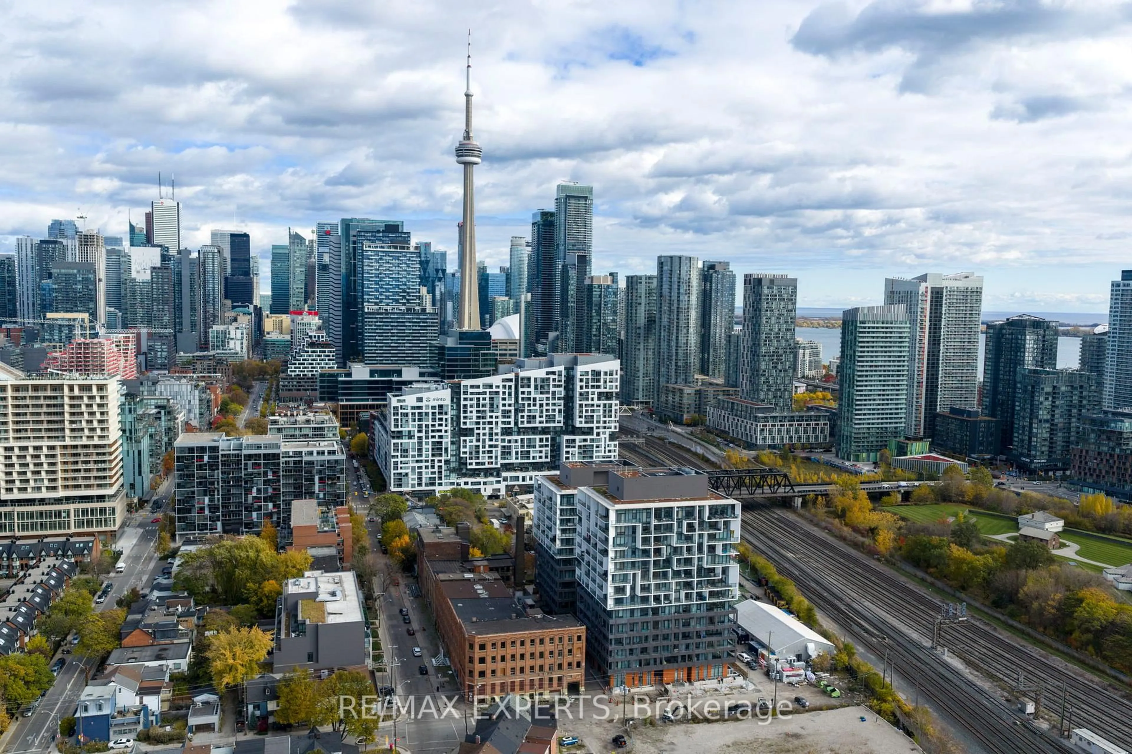 A pic from outside/outdoor area/front of a property/back of a property/a pic from drone, city buildings view from balcony for 9 Tecumseth St #818, Toronto Ontario M5V 0S5