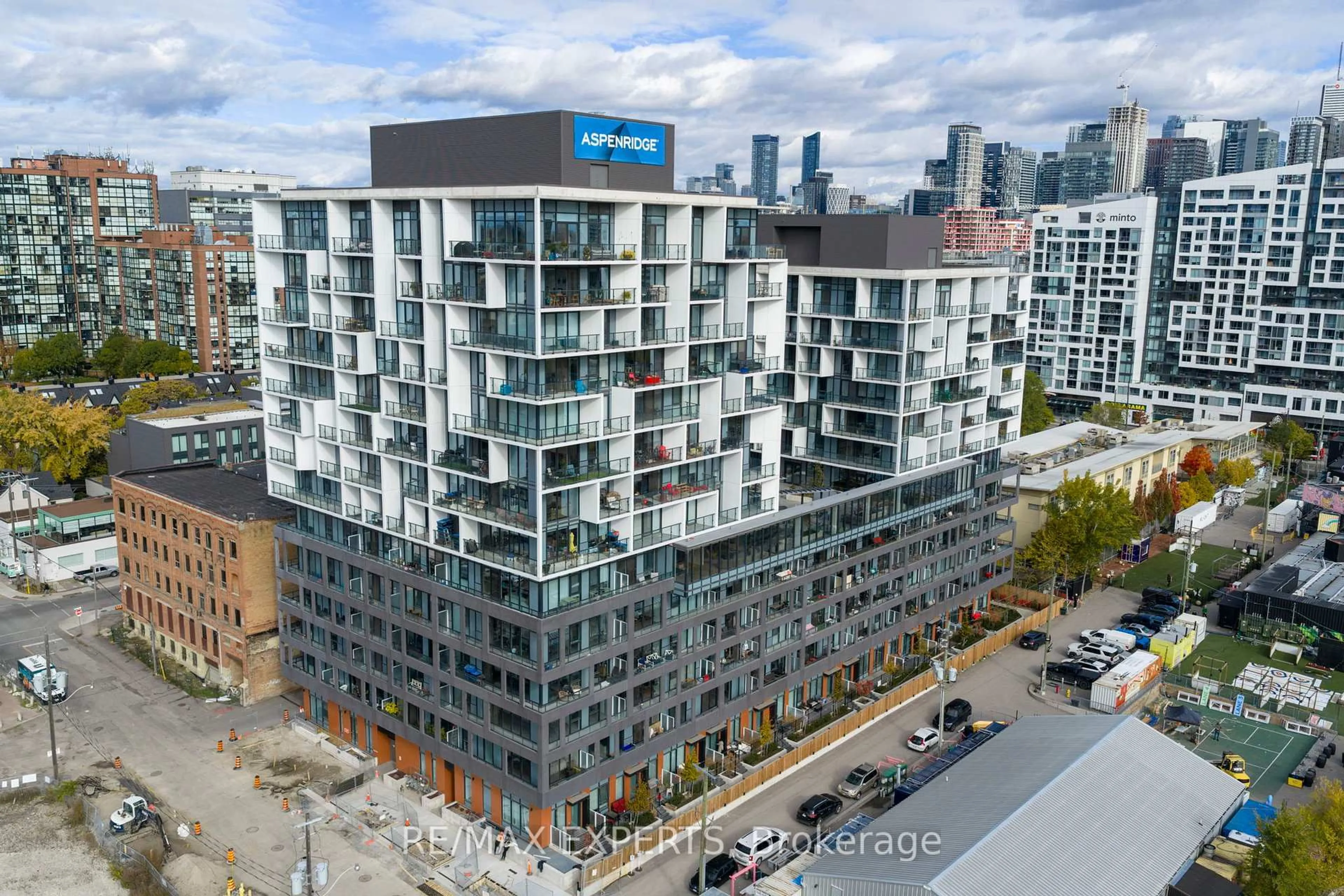 A pic from outside/outdoor area/front of a property/back of a property/a pic from drone, city buildings view from balcony for 9 Tecumseth St #818, Toronto Ontario M5V 0S5