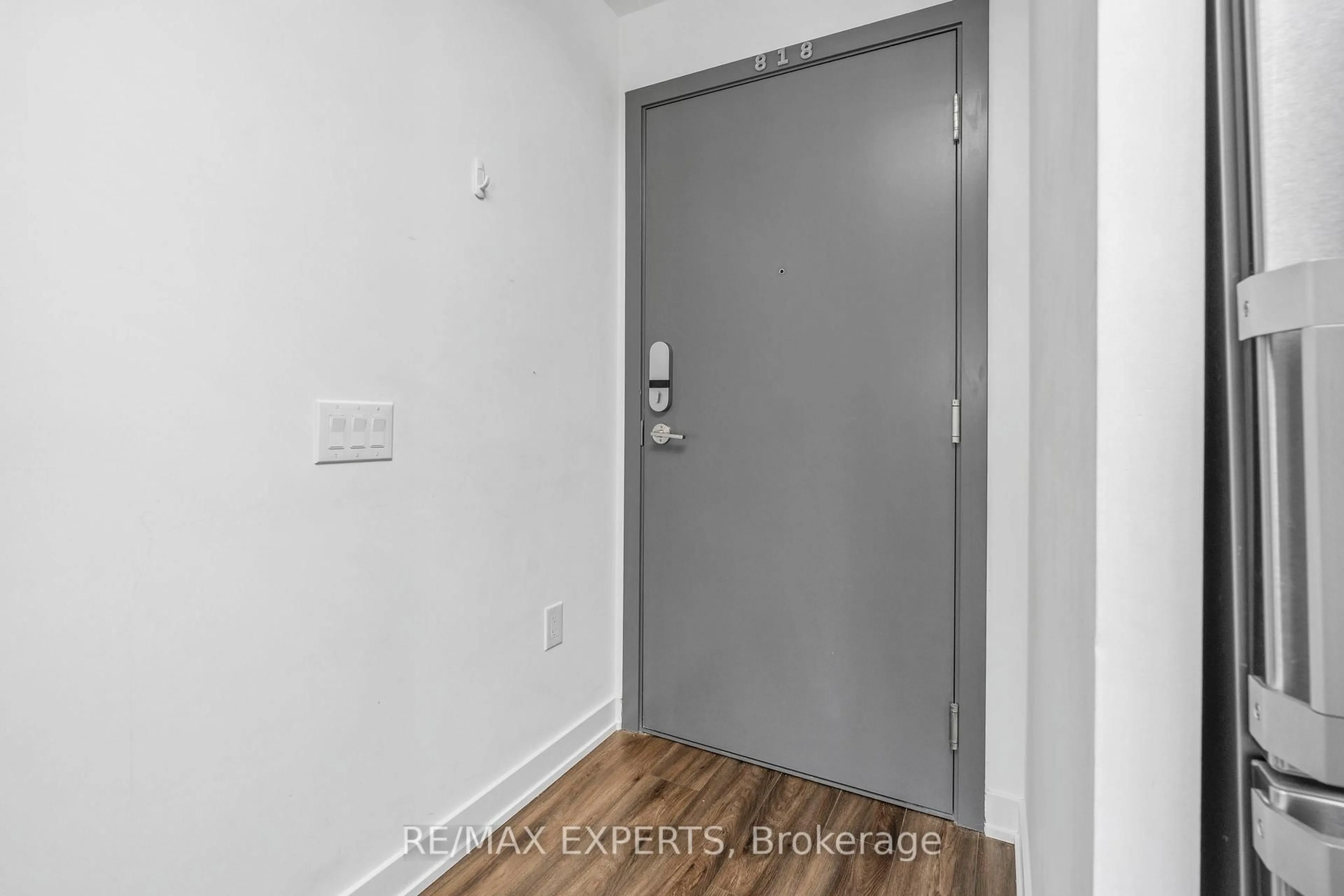 Indoor entryway for 9 Tecumseth St #818, Toronto Ontario M5V 0S5