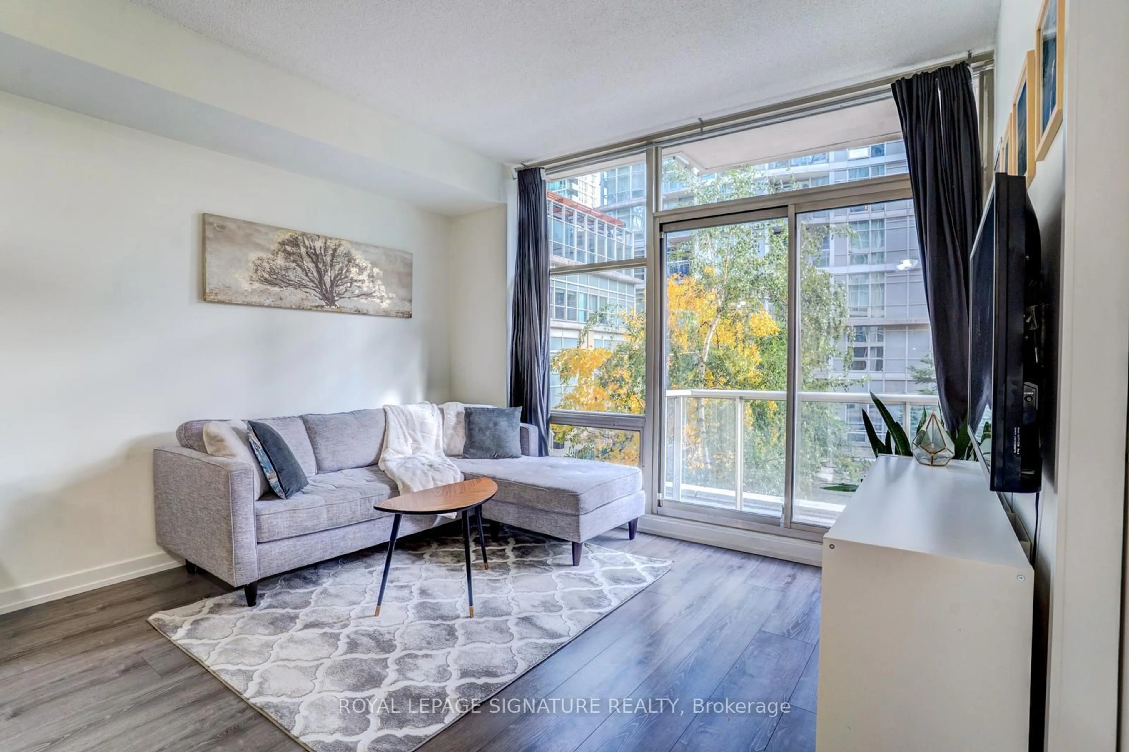 Living room with furniture, unknown for 9 Spadina Ave #M09, Toronto Ontario M5V 3V5