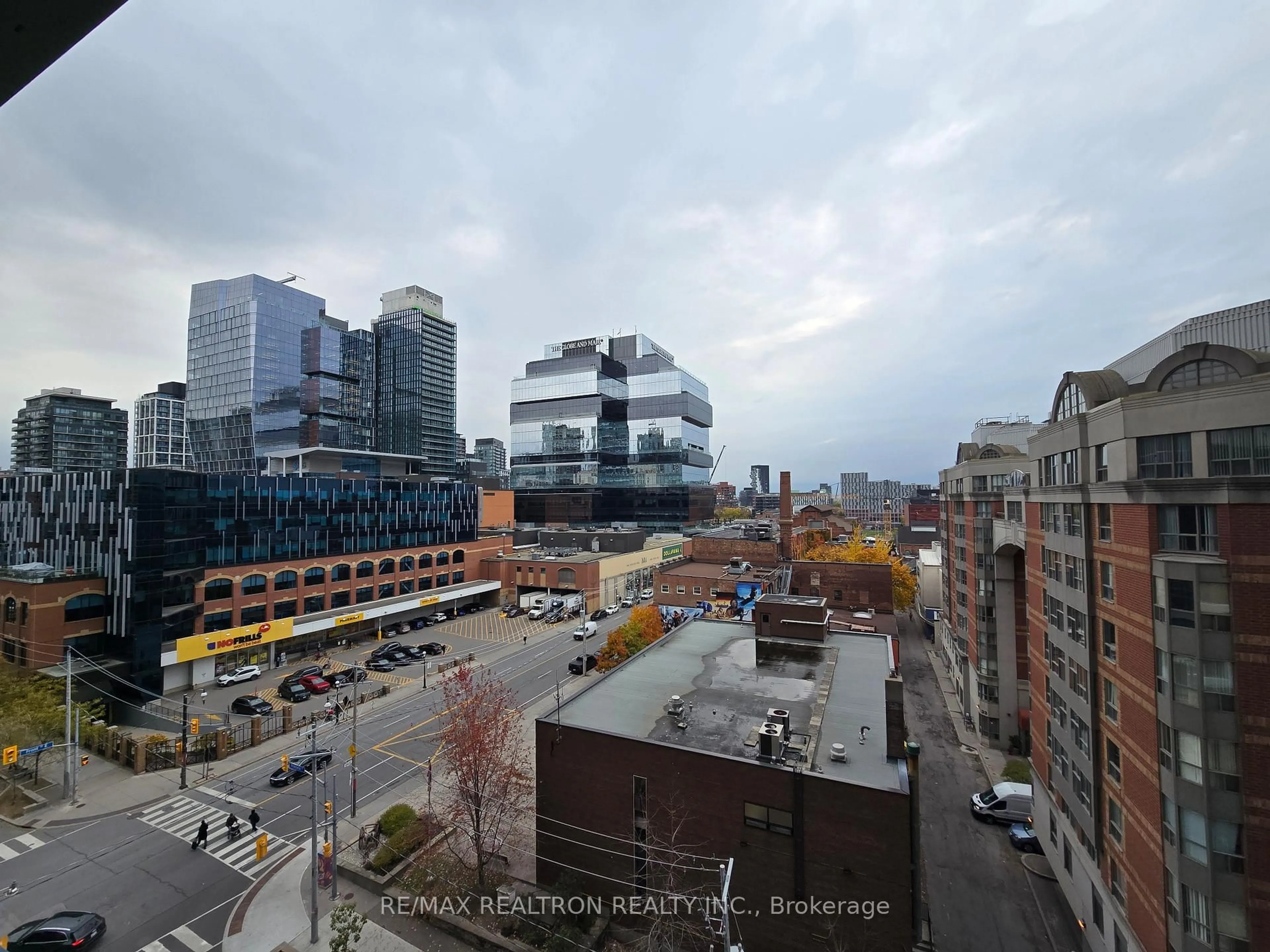 A pic from outside/outdoor area/front of a property/back of a property/a pic from drone, city buildings view from balcony for 70 Princess St #706, Toronto Ontario M5A 0X6