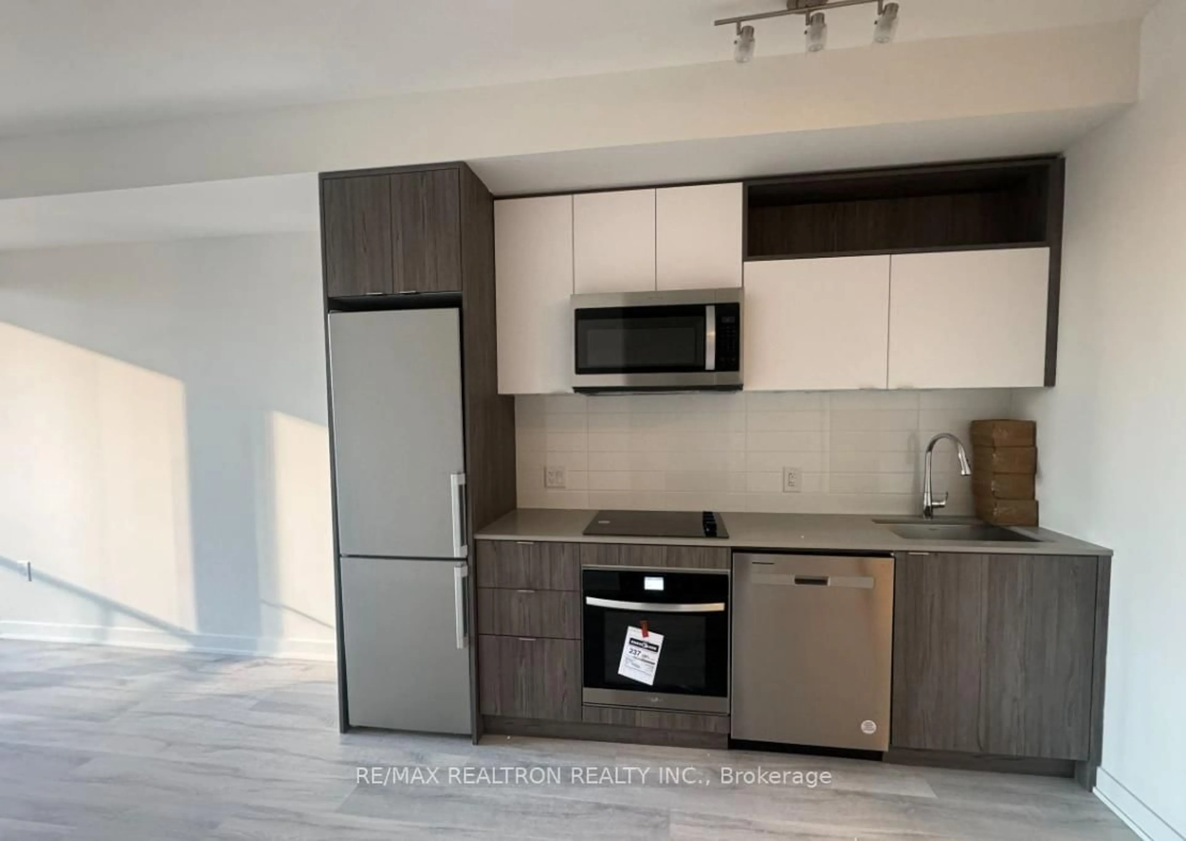 Standard kitchen, unknown for 70 Princess St #706, Toronto Ontario M5A 0X6