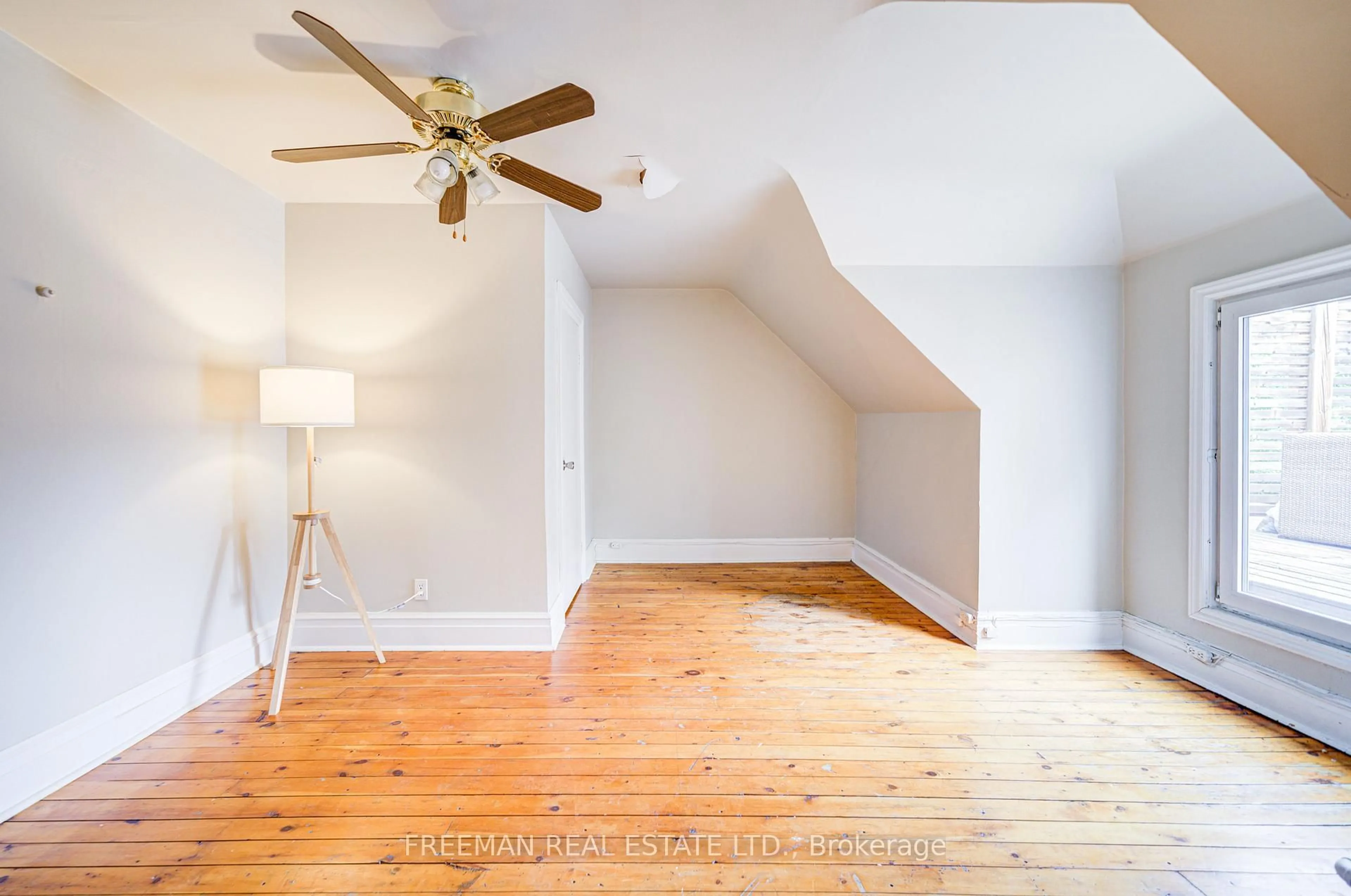 A pic of a room for 555 Markham St, Toronto Ontario M6G 2L6