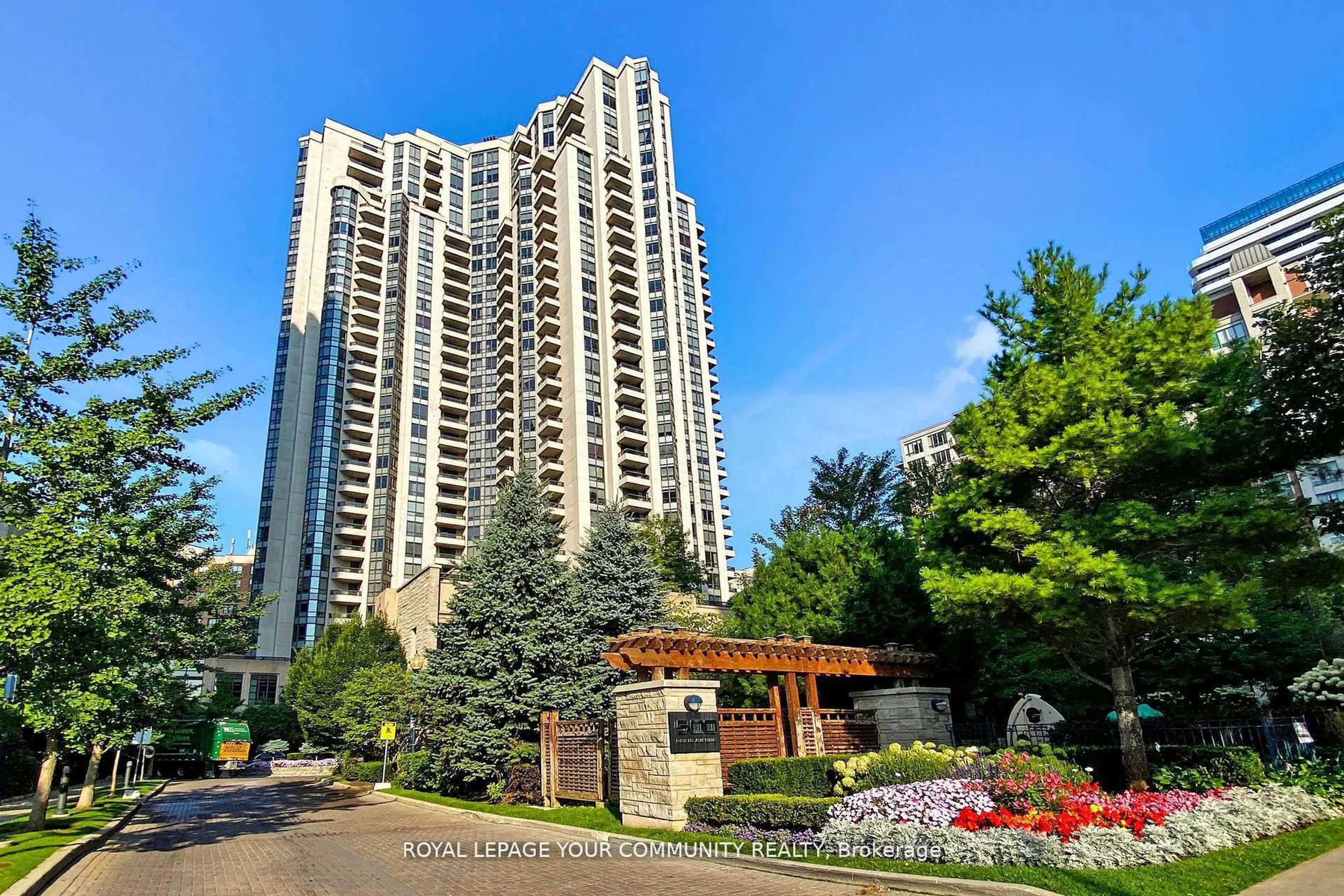 Indoor foyer for 500 Doris Ave #1719, Toronto Ontario M2N 0C7