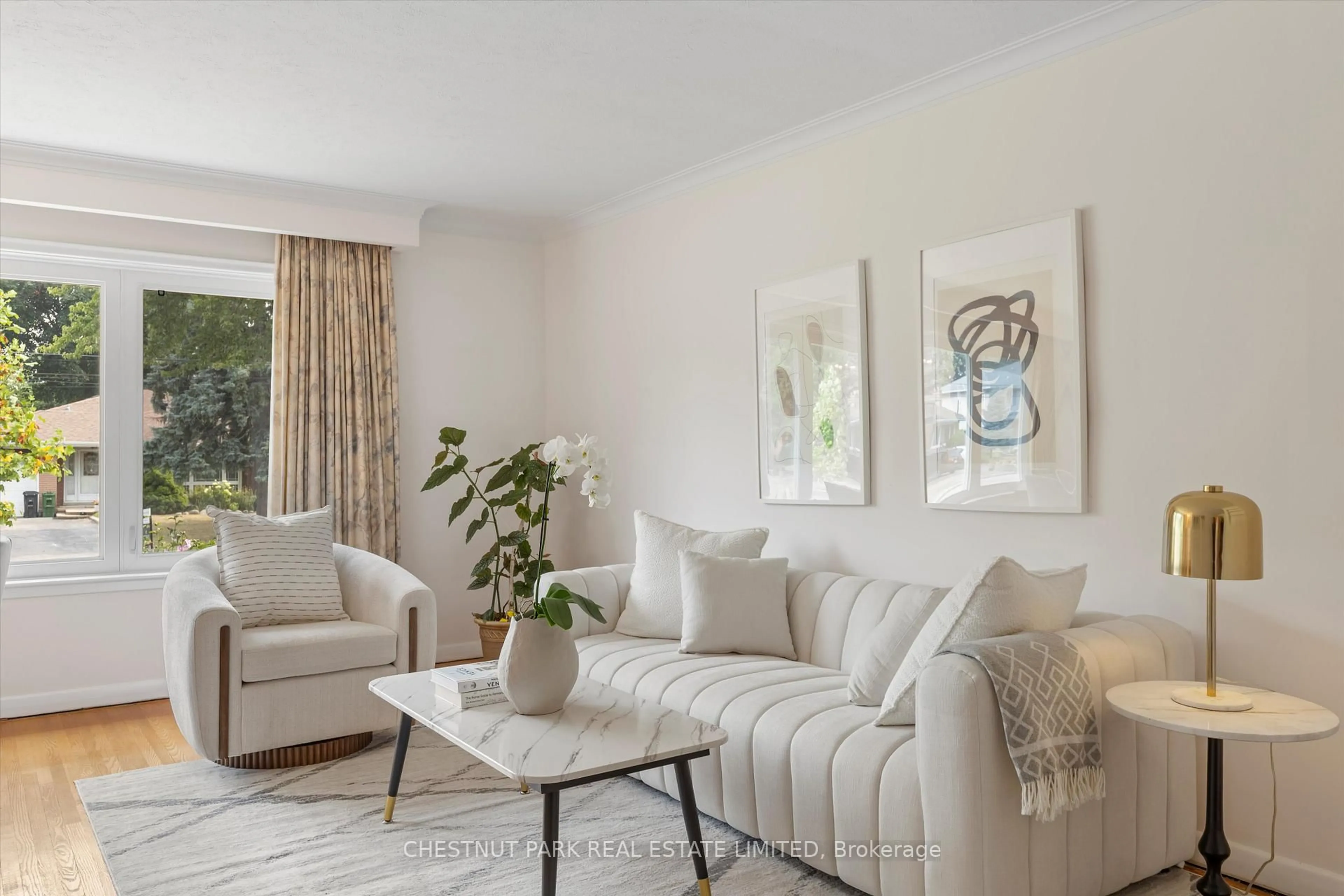 Living room with furniture, unknown for 16 Everingham Crt, Toronto Ontario M2M 2J5