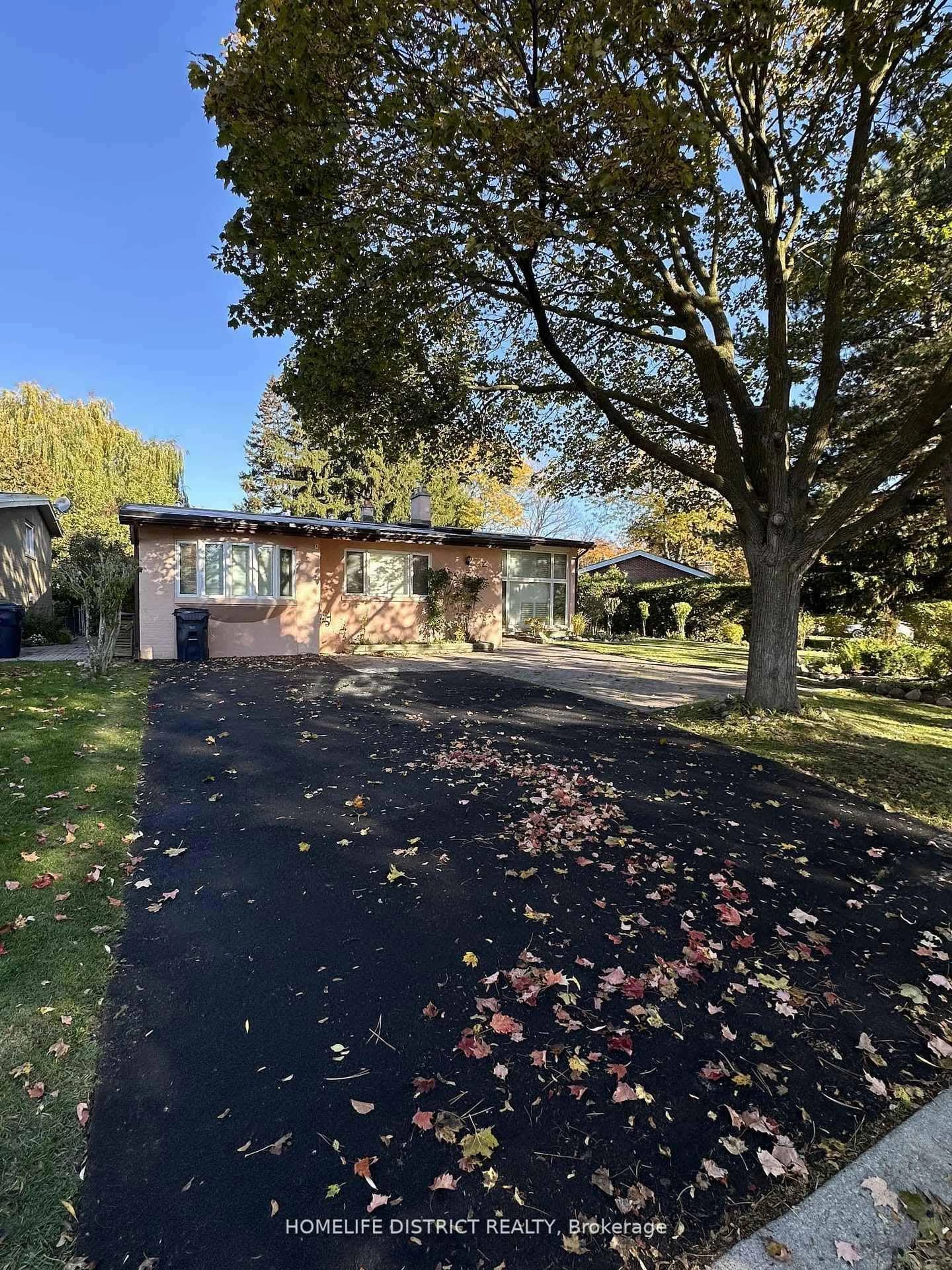 A pic from outside/outdoor area/front of a property/back of a property/a pic from drone, street for 22 Greenland Rd, Toronto Ontario M3C 1N2