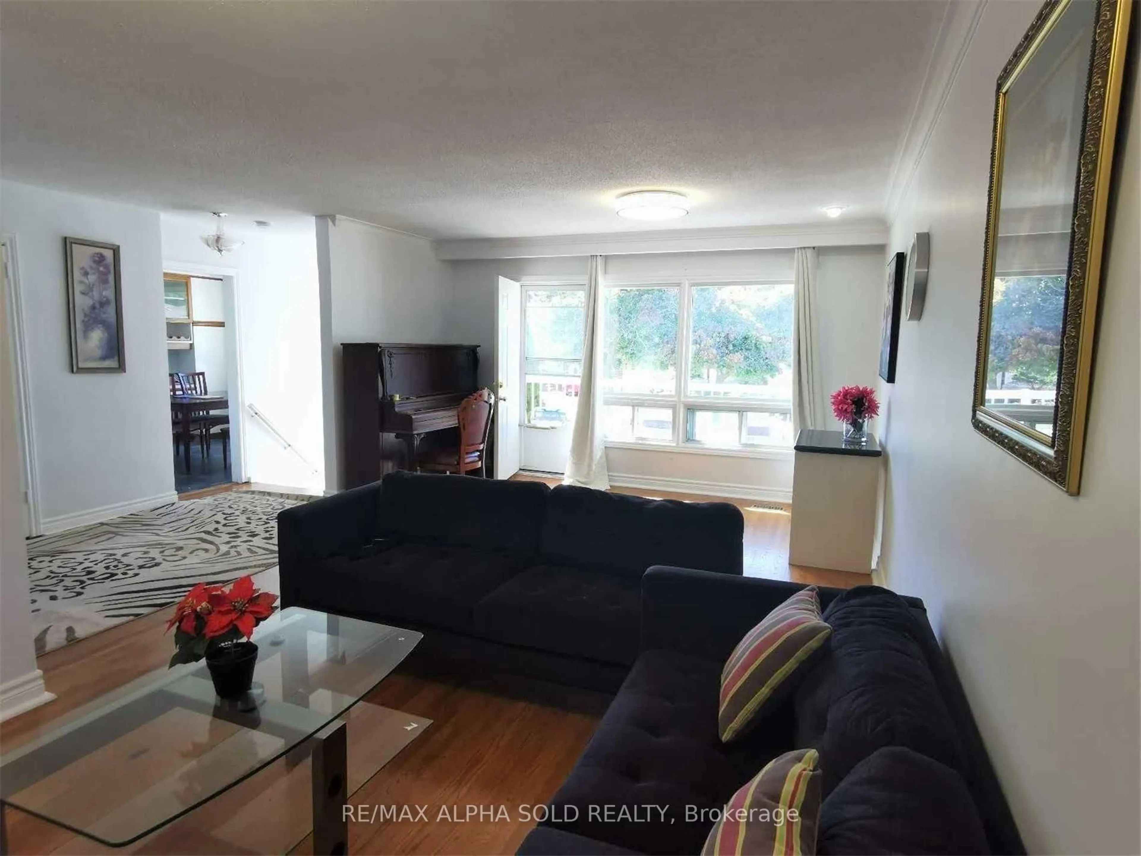 Living room with furniture, wood/laminate floor for 155 Edmonton Dr, Toronto Ontario M2J 3X3