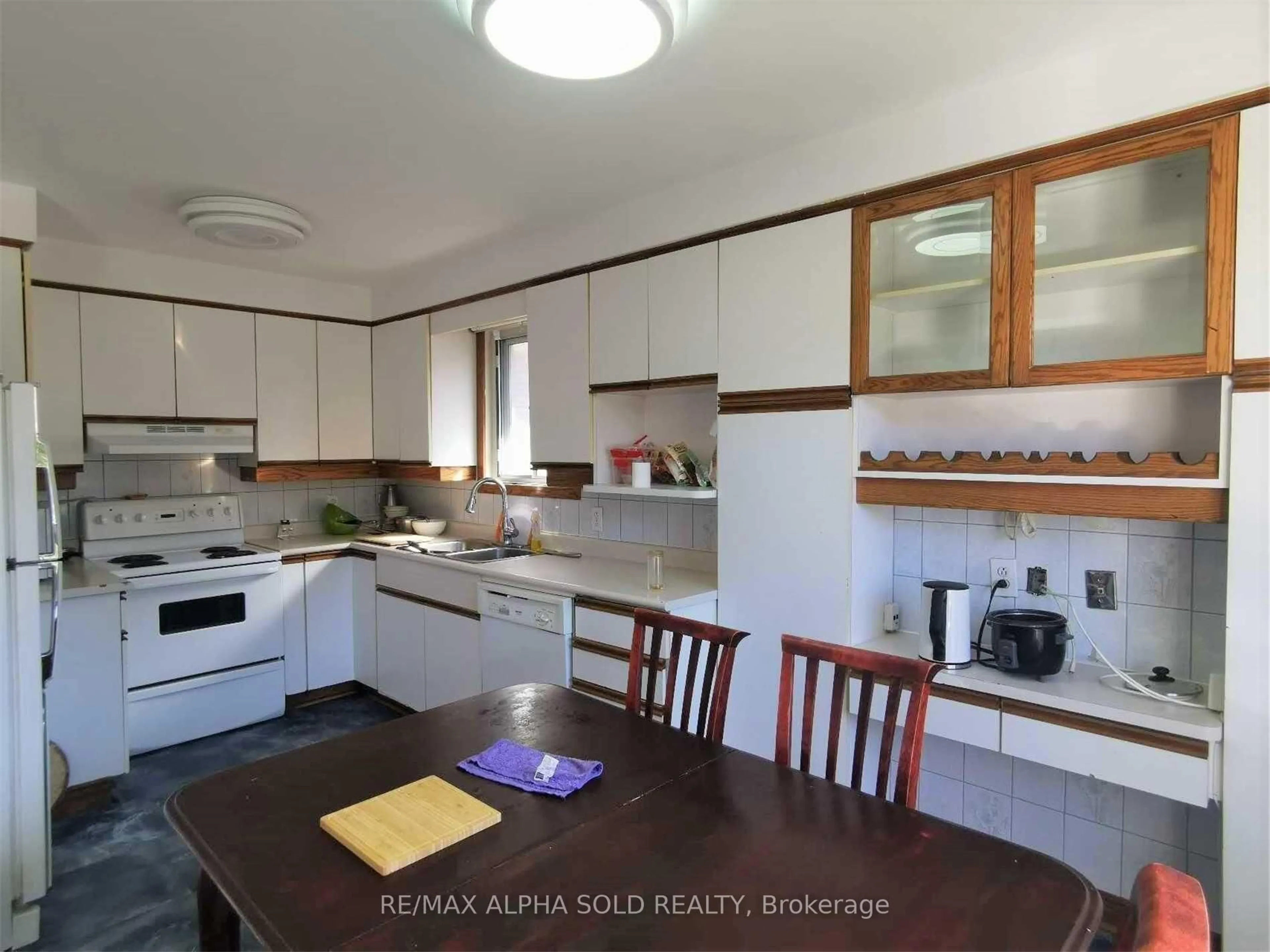 Standard kitchen, wood/laminate floor for 155 Edmonton Dr, Toronto Ontario M2J 3X3