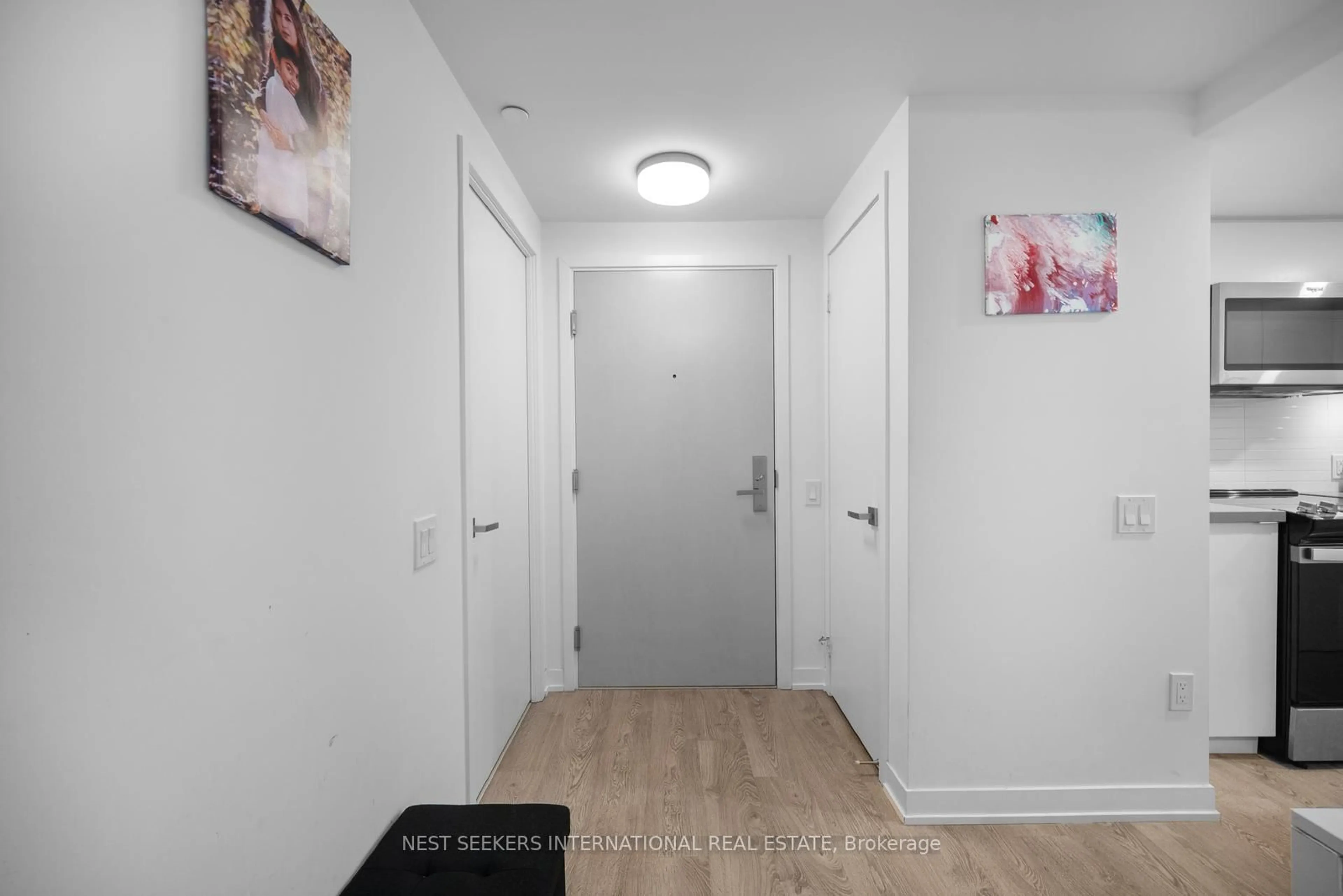 Indoor entryway for 500 Wilson Ave #405, Toronto Ontario M3H 0E5