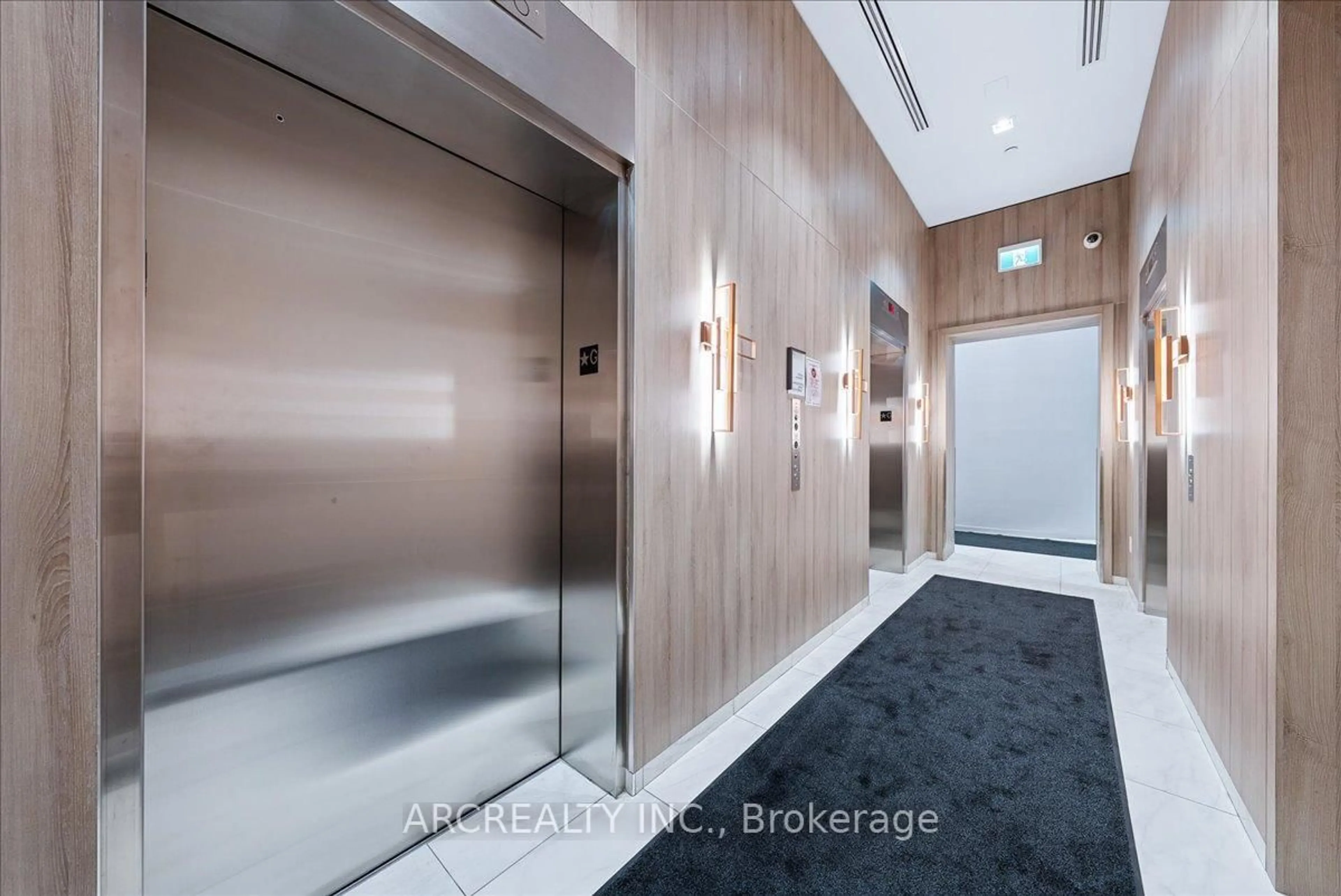 Indoor foyer for 20 O'Neill Rd #1020, Toronto Ontario M3C 0R1