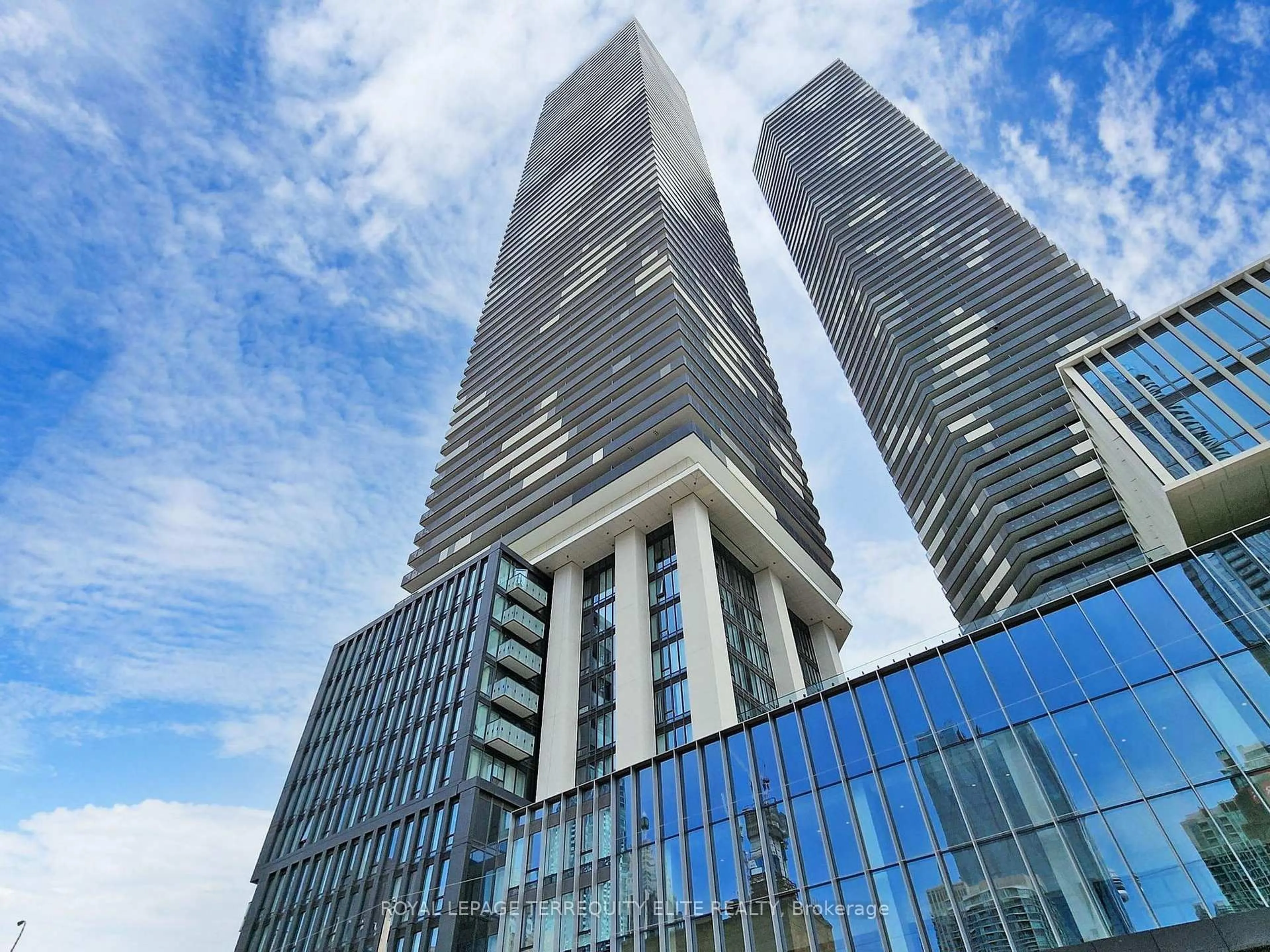 Indoor foyer for 55 Cooper St #3606, Toronto Ontario M5E 0G1