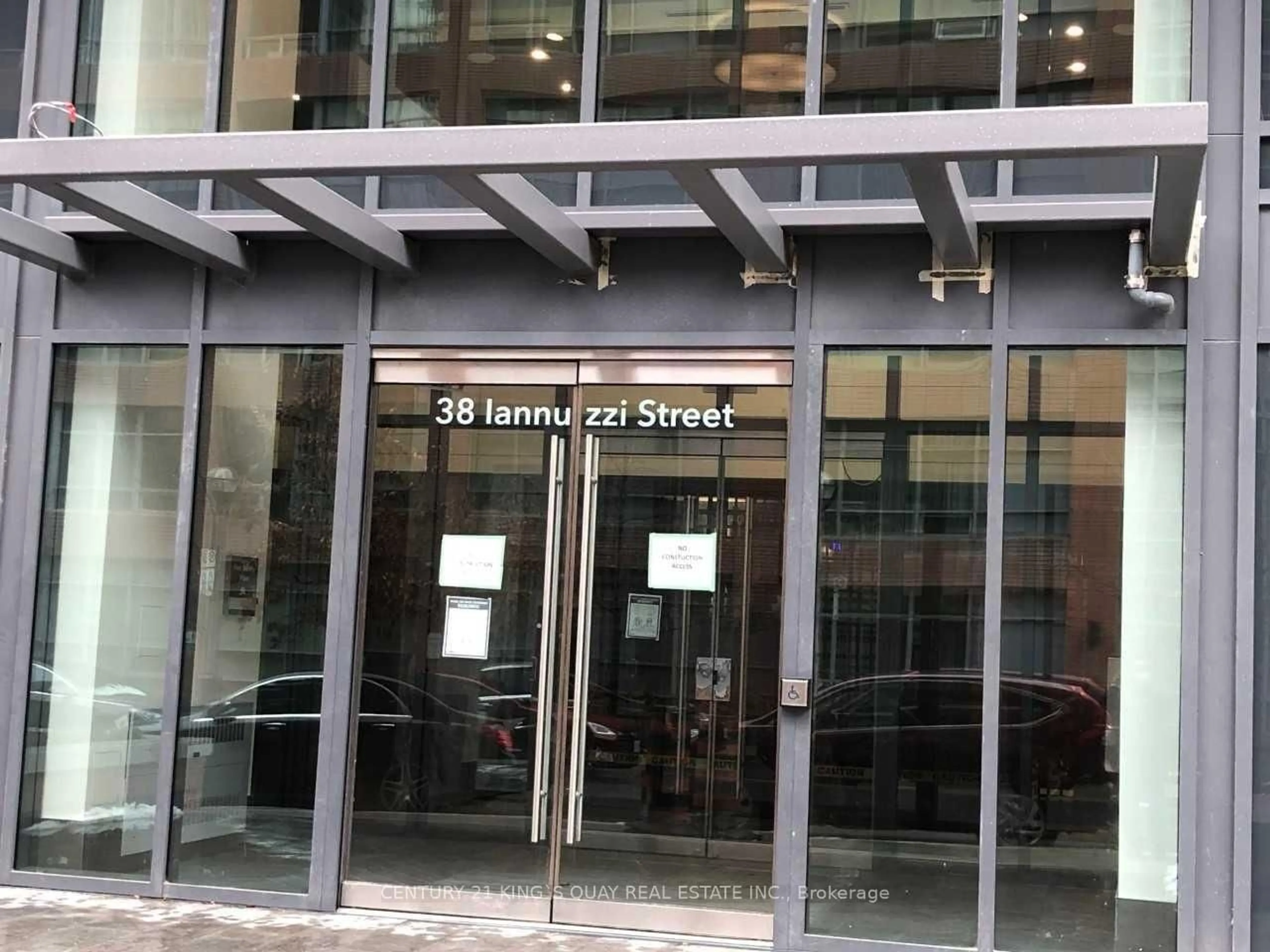 Indoor foyer for 38 Iannuzzi St #311, Toronto Ontario M5V 0S2