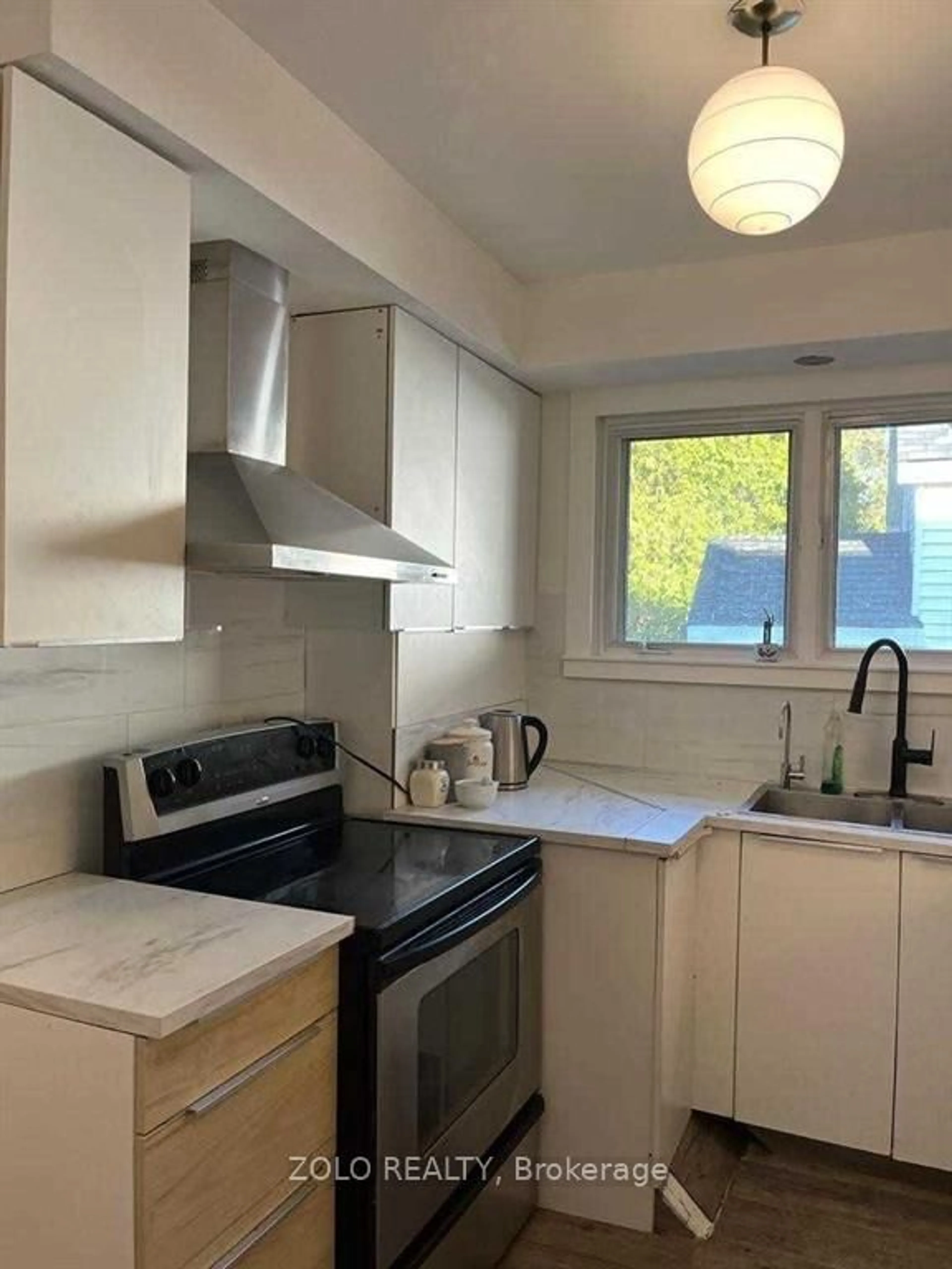 Standard kitchen, unknown for 190 Pemberton Ave, Toronto Ontario M2M 1Y8